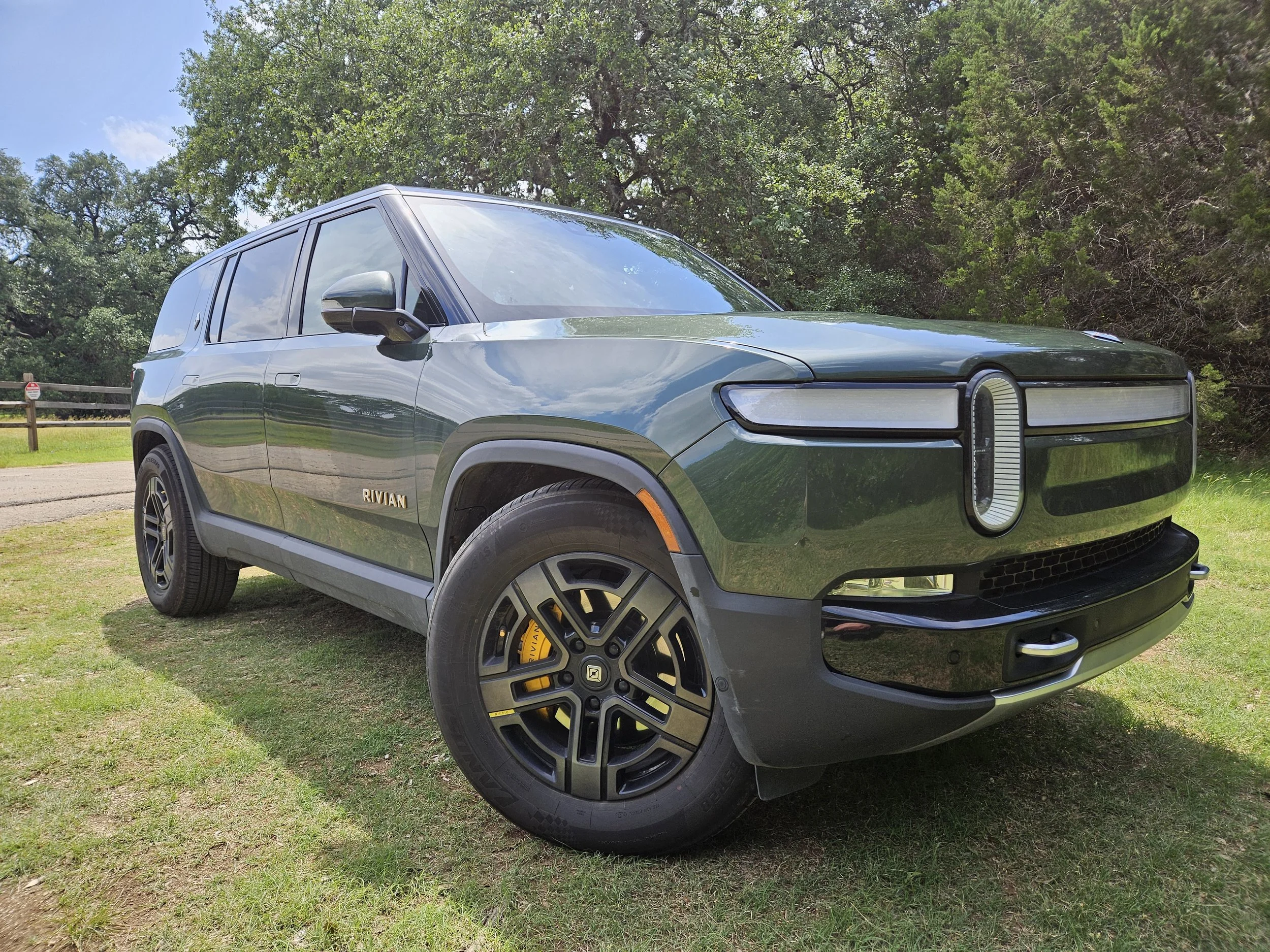 2023 Rivian R1S Adventure Quad-Motor Large Pack's photo