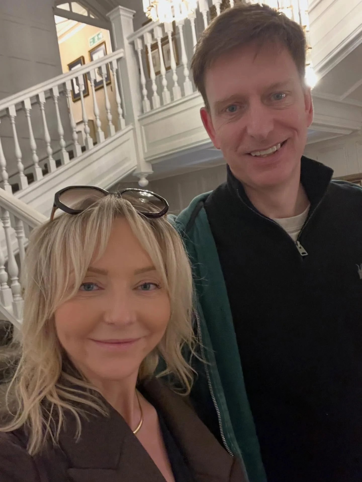 Q 1 &amp;  D O N E 

March has been a busy one! New treatments, new products and even some time out of my scrubs 👌🏻

&bull;

1 - 3: A little night away (always taking @theturmericco &amp; @ancientandbrave wherever I go)
4: My travel skin routine (t