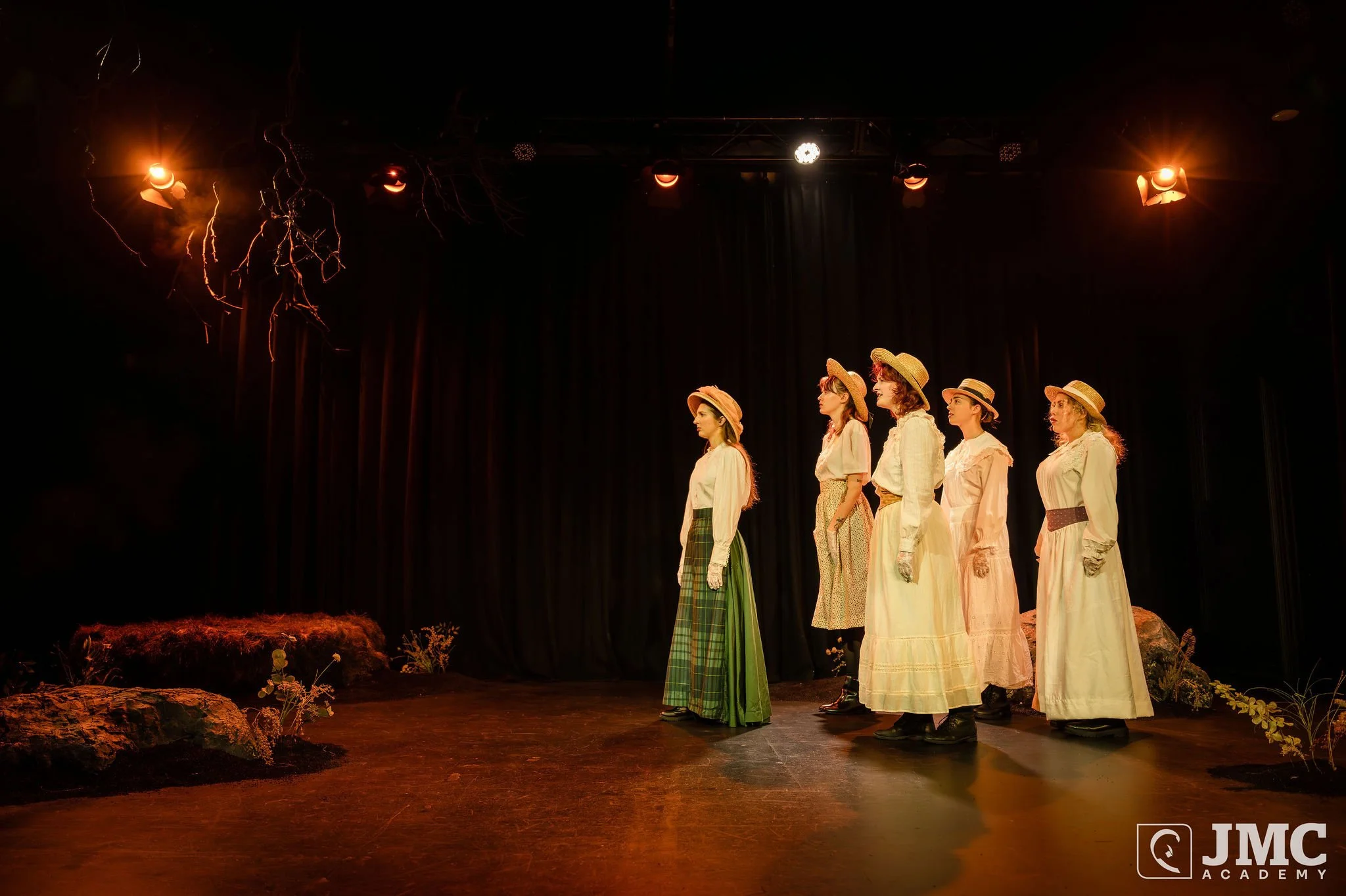 JMCPICNICATHANGINGROCK-07519.jpg