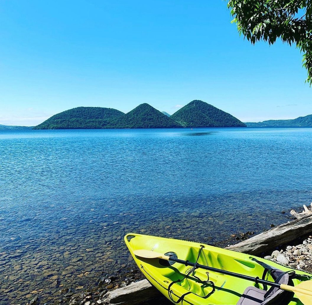 Lake Toya is a natural beauty. Surrounded by mountains and with its serene water, it&rsquo;s the best place to relax, have fun and enjoy your time this summer. 

@lakehouseattoyako are open now for canoeing, kayaking and stand up paddle boarding. 

A