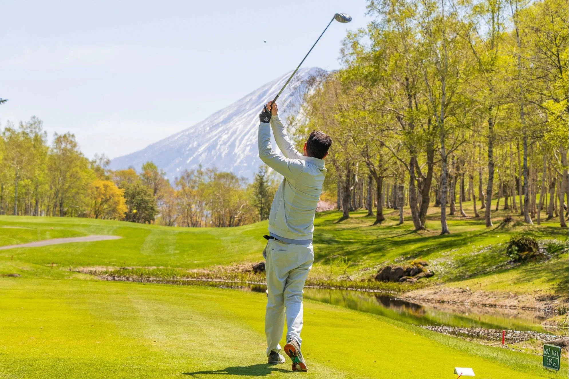 sports photography, Niseko photo session, Niseko photoshoot, vacation photography, instagram photoshoot, golf photography 