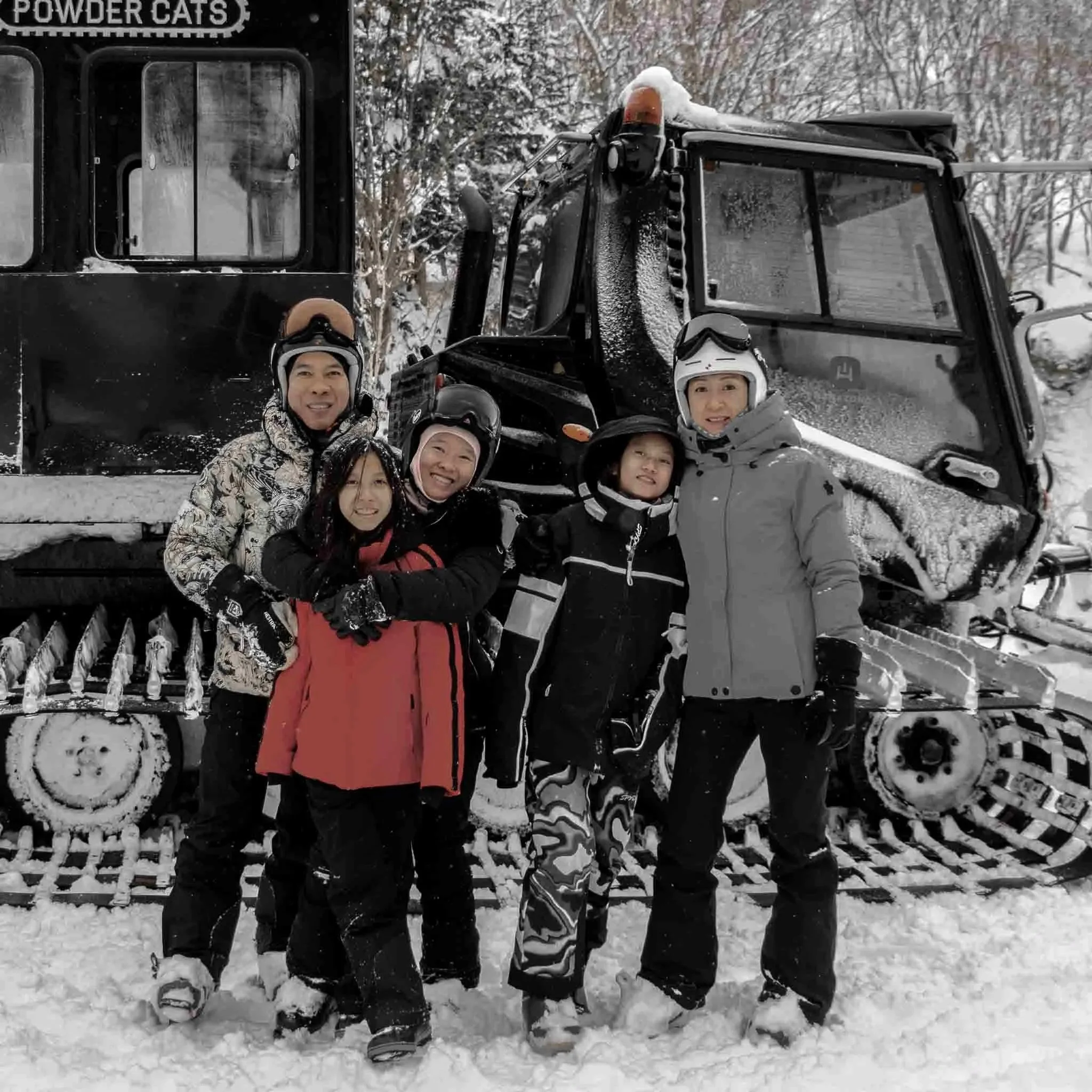 family photos Niseko, family photography Japan, snowboarding photoshoot, skiing photo session