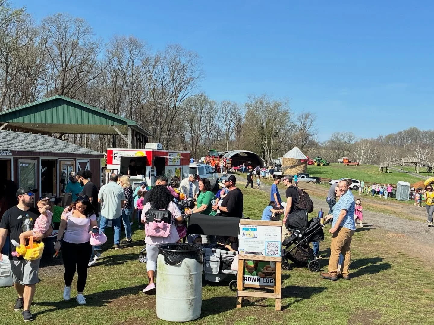 Gorgeous day for @fuscositalianwaterice at @ramseys.farm 

Also, visit @newrootsbyramseys