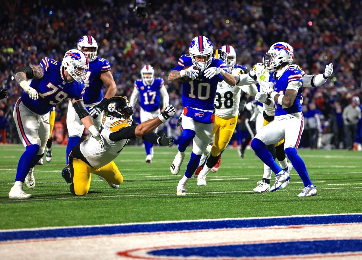 Bills - Steelers Playoff Game Scenes