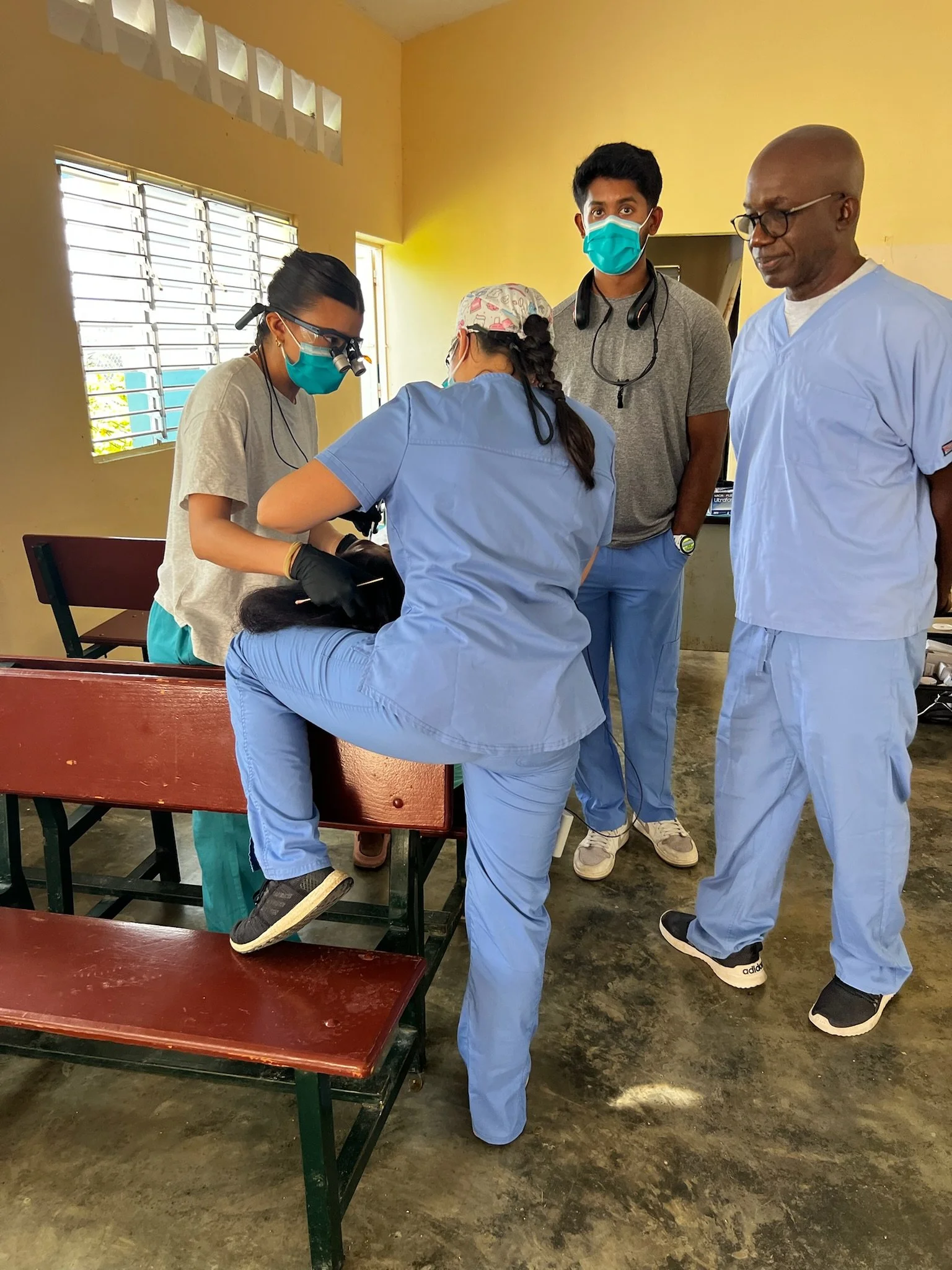 photo_2_dr_roger_of_pa_with_dental_students.jpeg