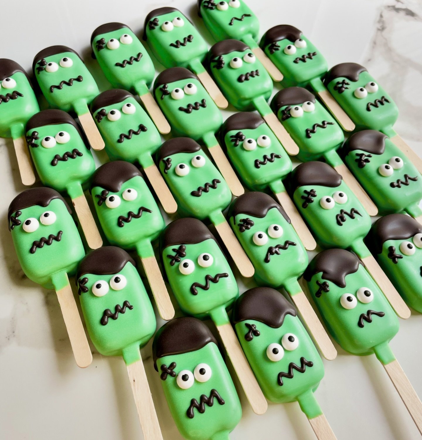 Halloween&rsquo;s for the Ghouls! 👻 
#halloweencakepops #happyhalloween