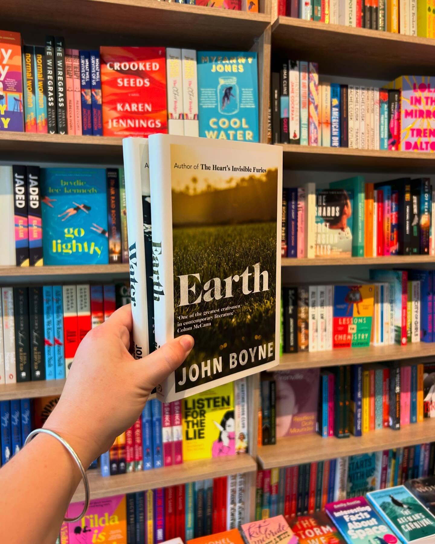 The second instalment of John Boyne&rsquo;s quartet of interlinked novels has arrived, Earth, where once again Boyne takes readers into the complex, dark and shocking places that might lurk within a human heart. 🌱❤️

Together these novellas will mak