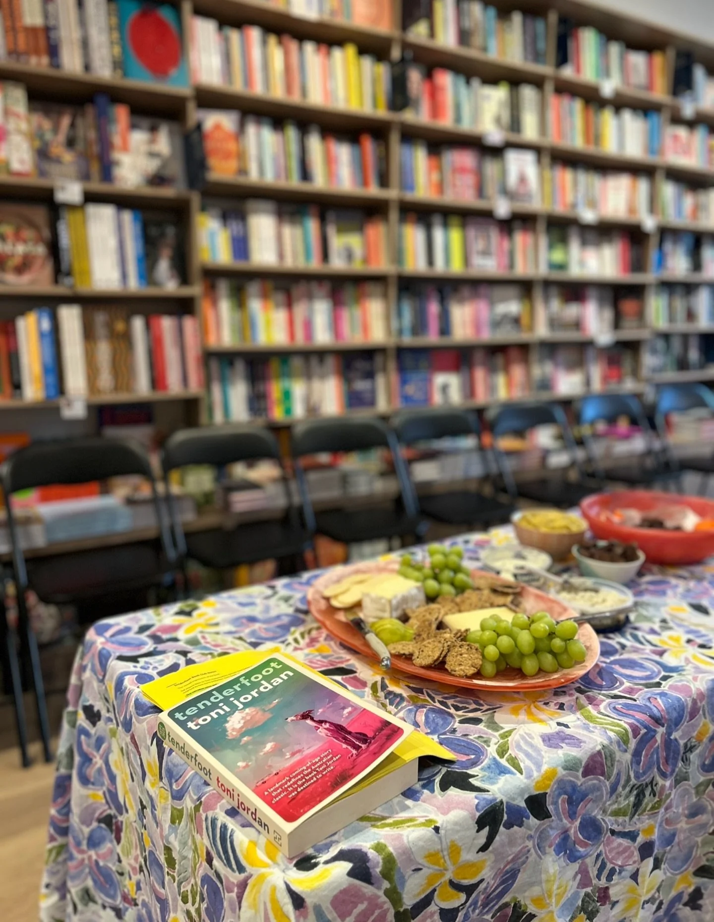 We went down memory lane discussing Tenderfoot by @toni_jordan_writer with our book clubbers this week πΎ it’s a coming-of-age classic in the making! We’ll share book club notes next week π