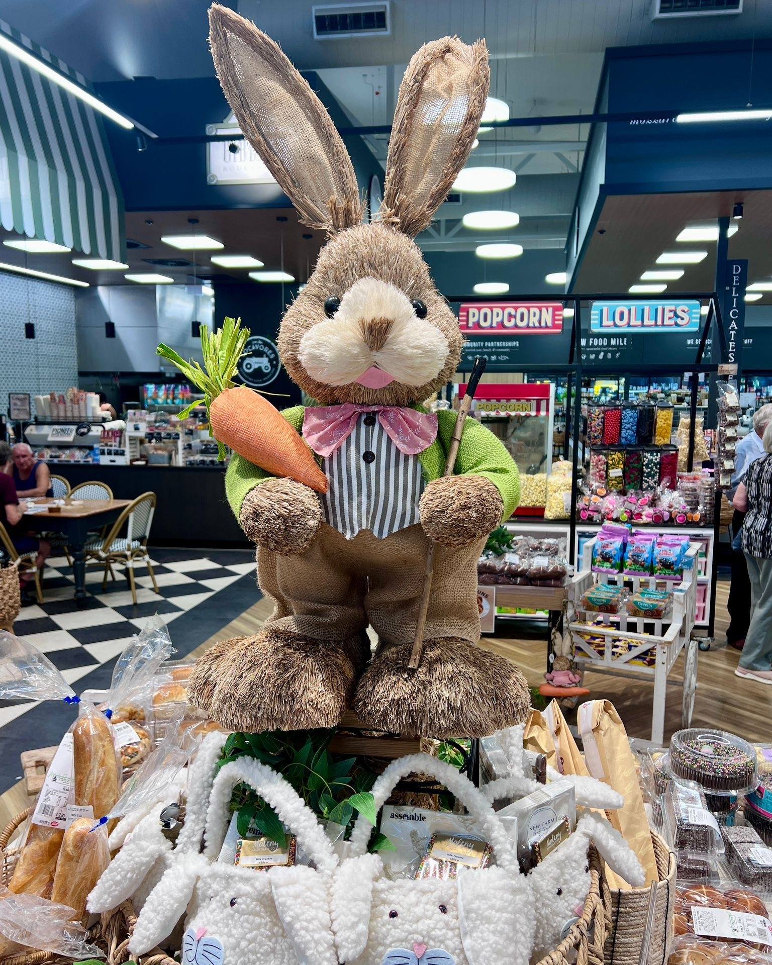 Easter sorted at White&rsquo;s IGA Forest Glen🐣

They&rsquo;re open daily across the Easter weekend from 6am to 8pm, so you&rsquo;re covered for all your last-minute needs, including freshly baked hot cross buns every day🔥

You can also pre-order f