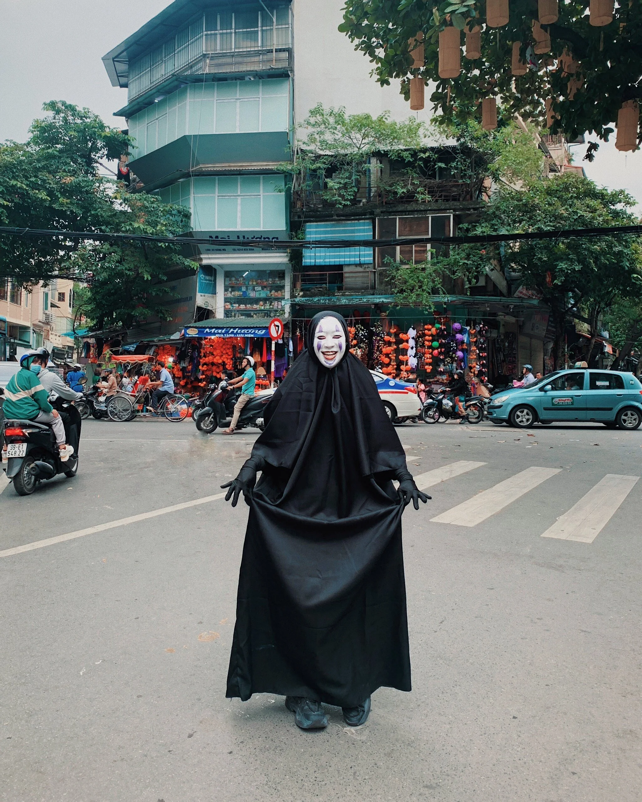 Những màn hóa trang khó đỡ nhất của YouTuber trong lễ Halloween