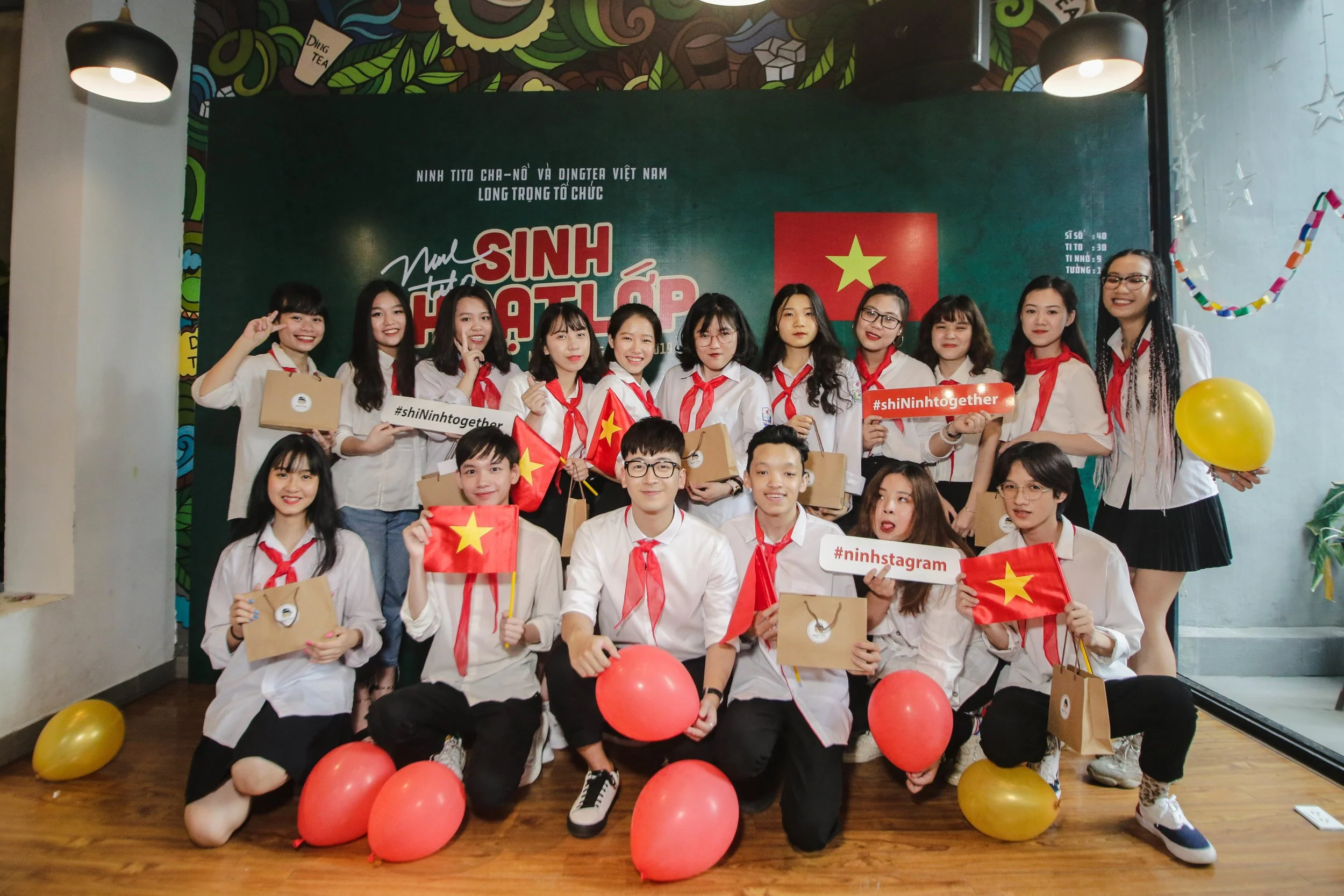 Lớp trưởng Ninh Tito tổ chức "Sinh hoạt lớp" cùng fan tại Dingtea Hà Nội