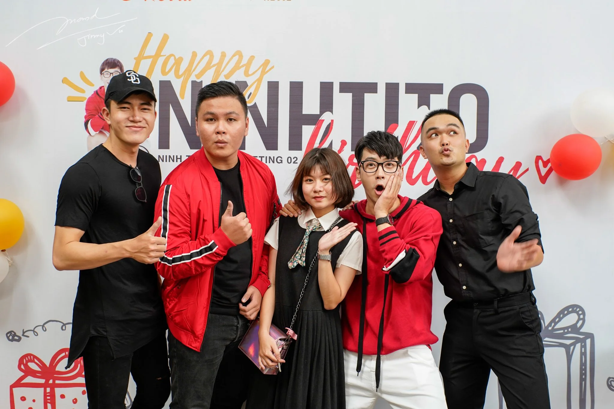 Food Vlogger đình đám Ninh Tito mừng sinh nhật 1 tuổi kênh Youtube ở 2 miền Nam Bắc