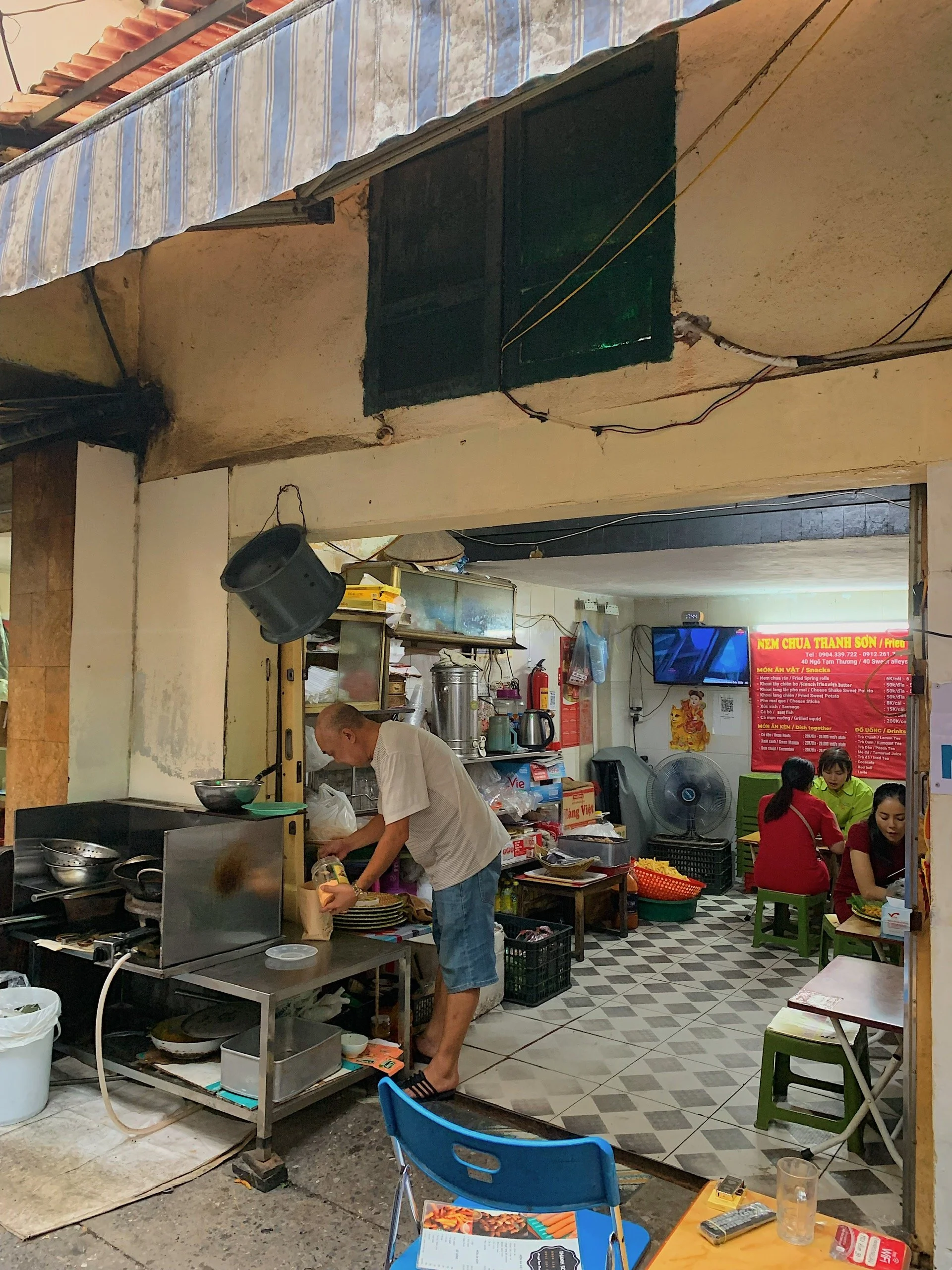 Truy tìm hàng Nem chua rán ngon nhất ngõ Tạm Thương — Ninh Tito - Food ...