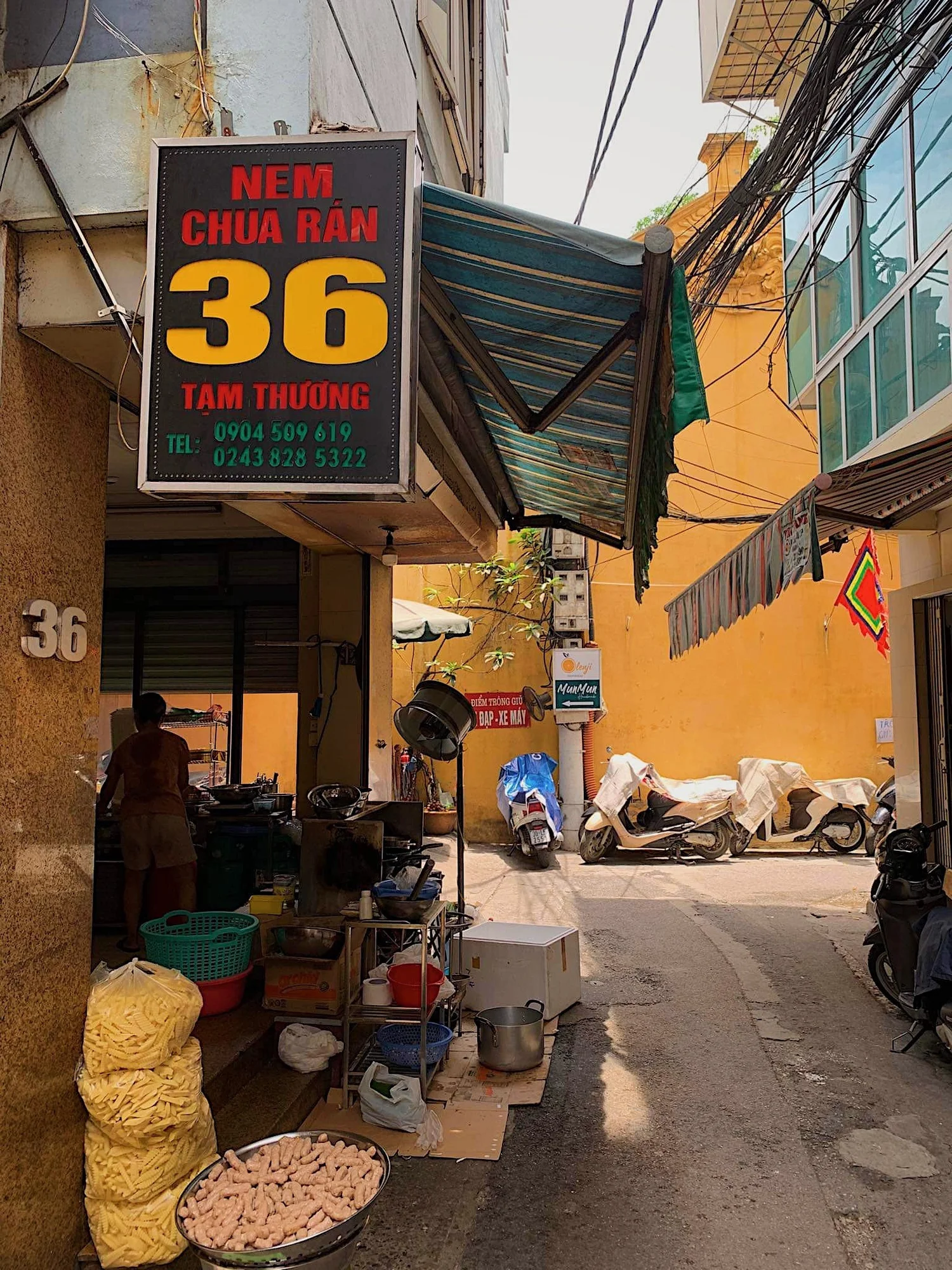 Truy tìm hàng Nem chua rán ngon nhất ngõ Tạm Thương — Ninh Tito - Food ...