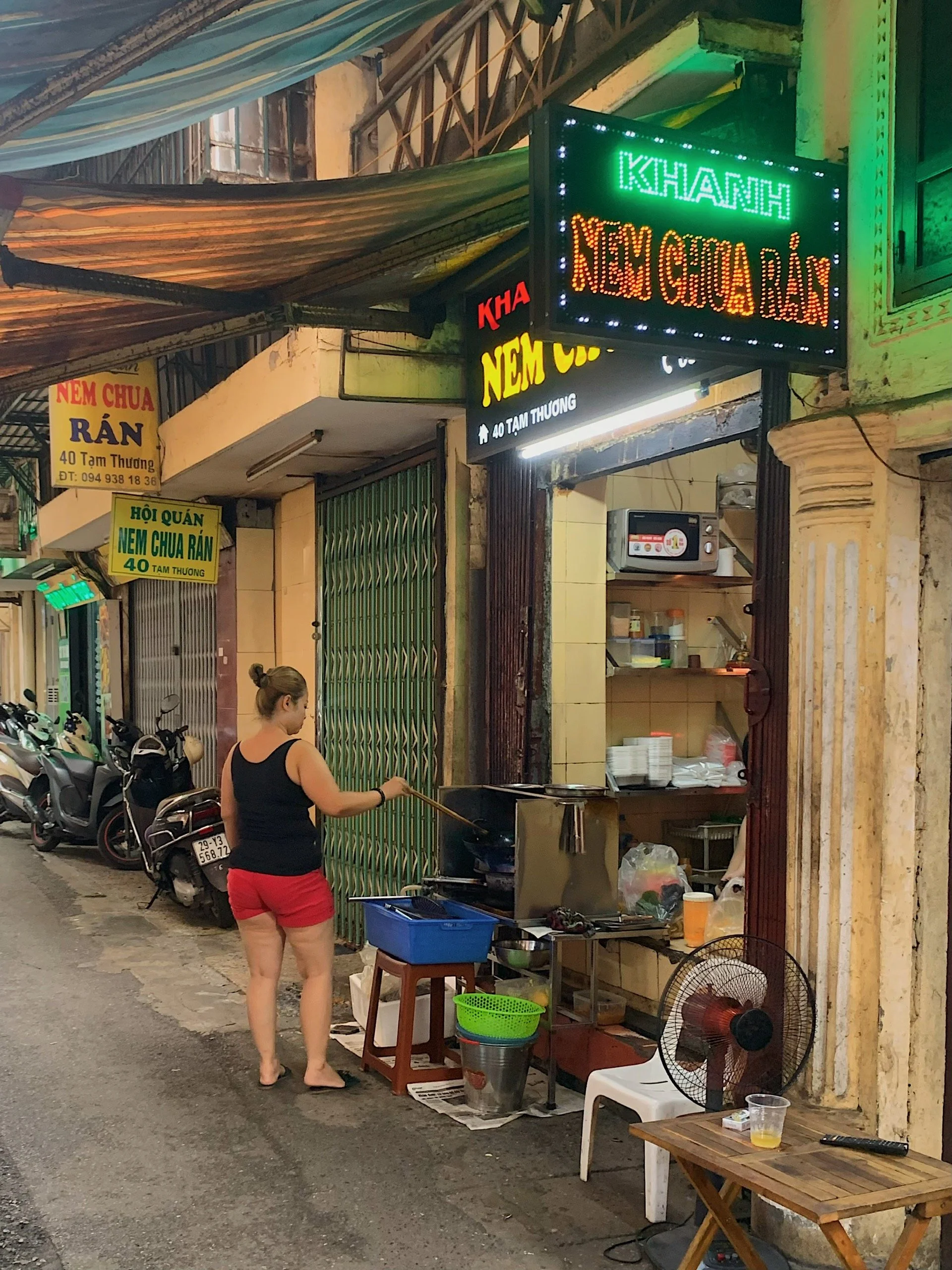 Truy tìm hàng Nem chua rán ngon nhất ngõ Tạm Thương — Ninh Tito - Food ...