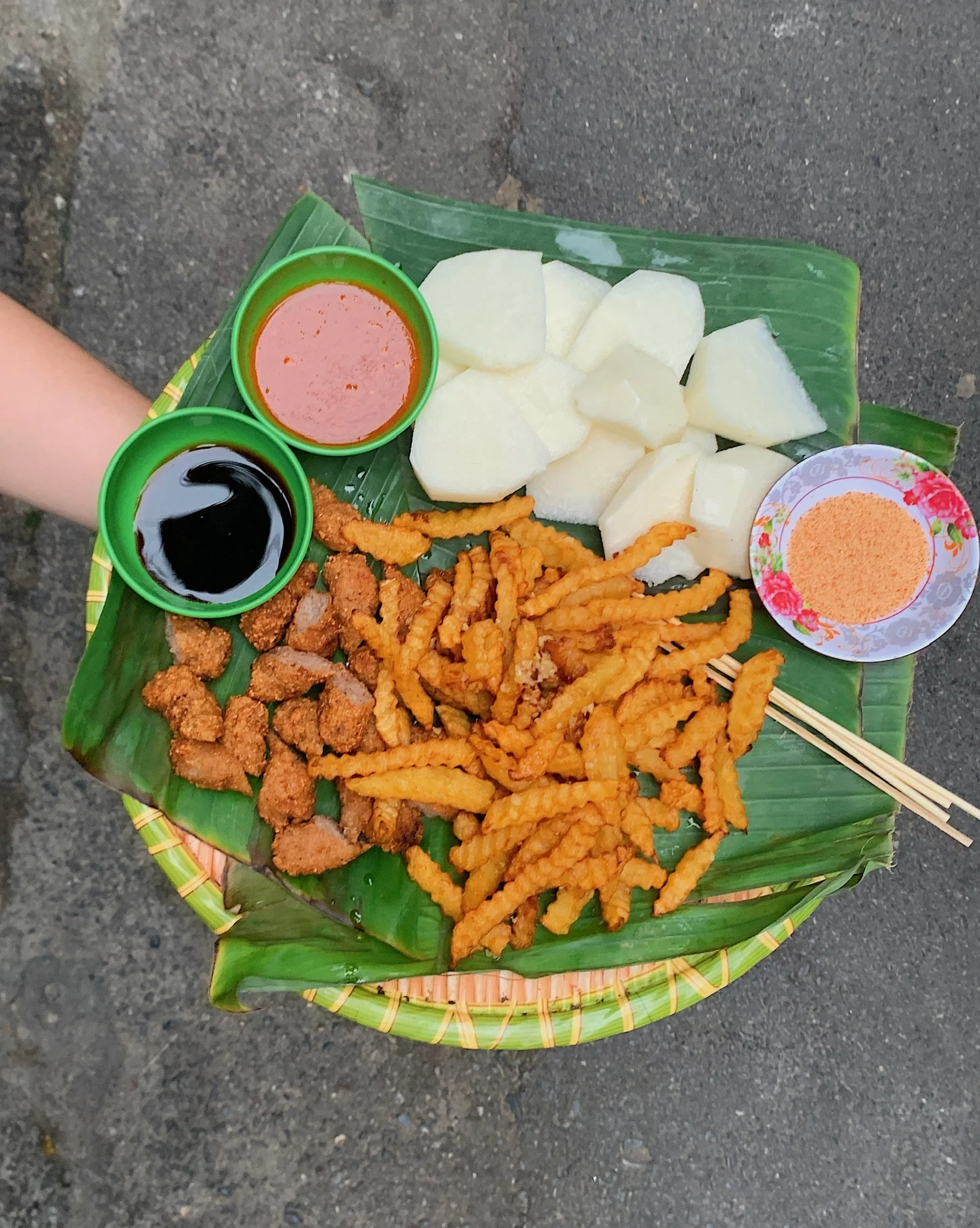 Truy tìm hàng Nem chua rán ngon nhất ngõ Tạm Thương — Ninh Tito - Food ...
