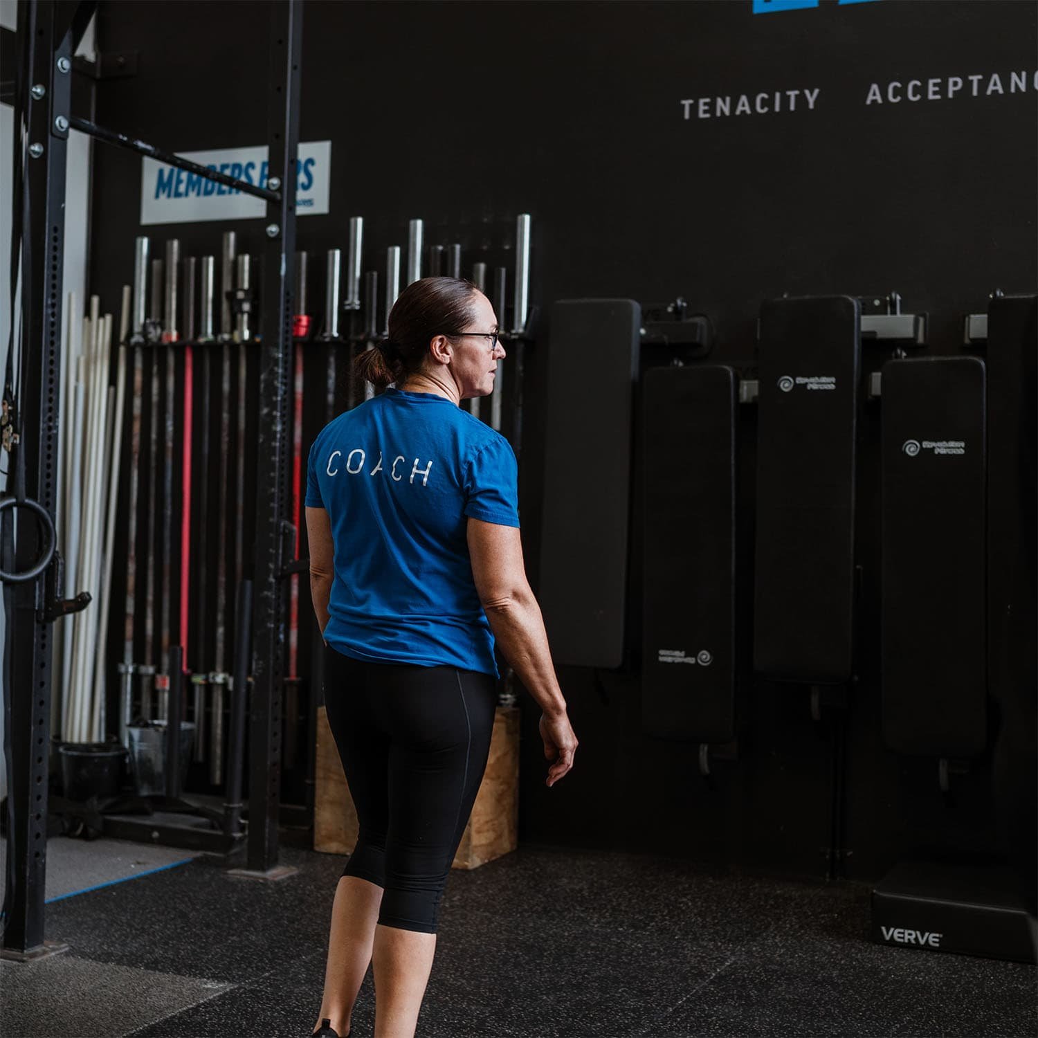 Coach Lisa overseeing a class at CrossFit TARIS in Logan.
