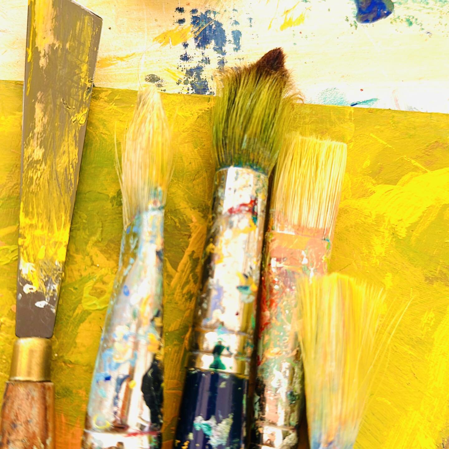 My favourite brushes, thick and lush. 
(Yellow and blue being often my favourite colours lately).

#blue #yellow #favourite #favourite #brush #sydneyartist #balmainartist