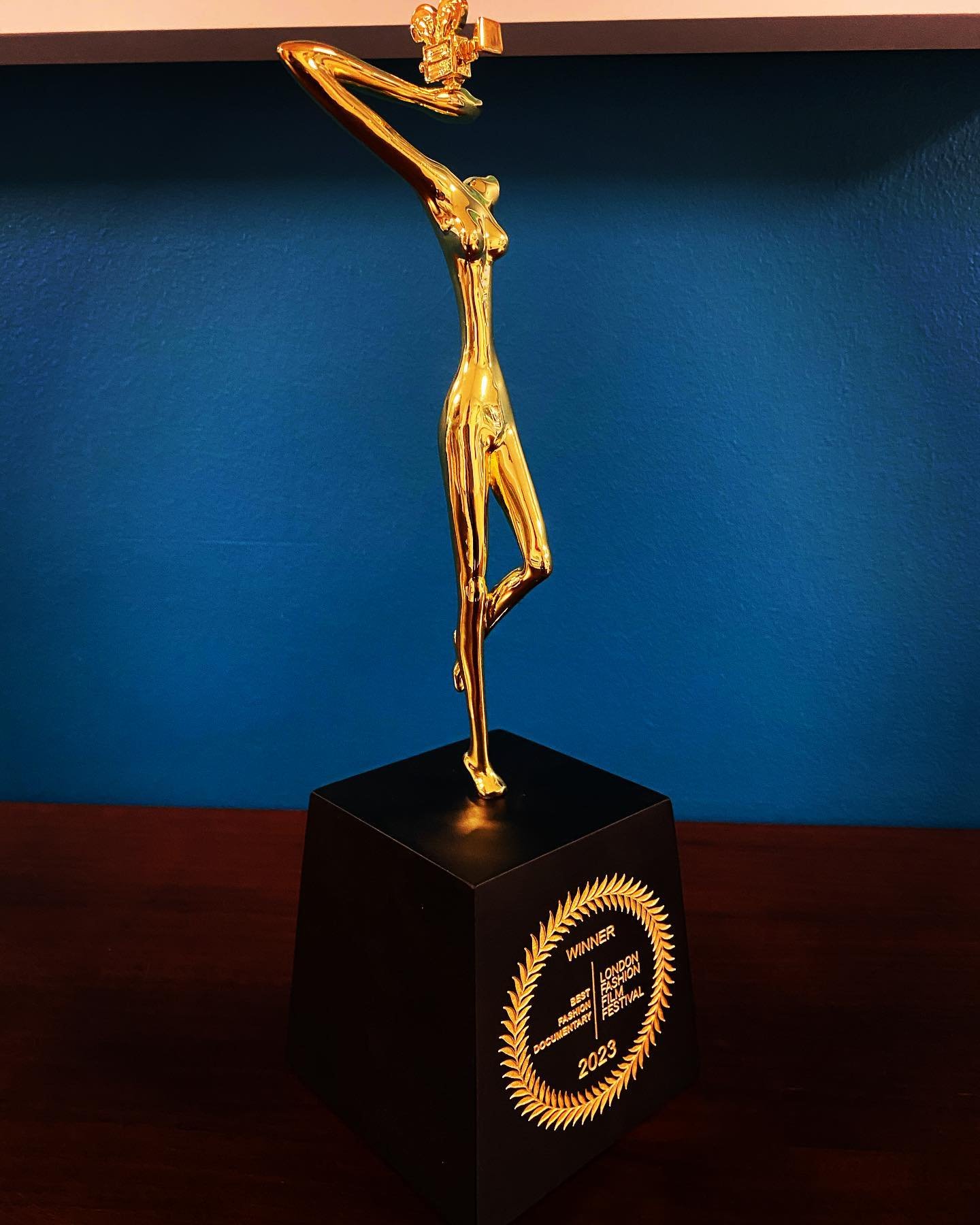 @lafamigliaprod r&eacute;compens&eacute;e au @londonfashionfilmfestival🏆 dans la cat&eacute;gorie &laquo;&nbsp;Best Fashion Documentary&nbsp;&raquo; pour le documentaire &laquo;&nbsp;Looking for Chlo&eacute;&nbsp;&raquo; 

@isabelle_cottenceau @maga