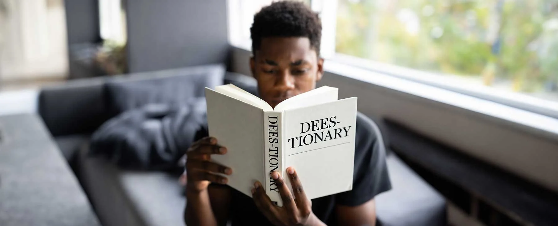 Dees-TIONARY