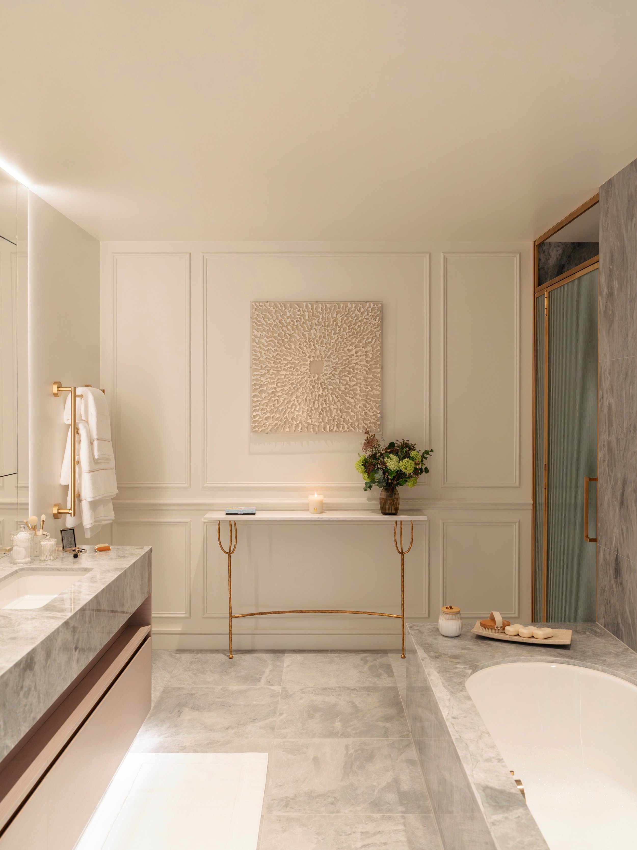 Bathroom with bath and vanity in a three-bedroom apartment at Holland Park Gate, Kensington, London