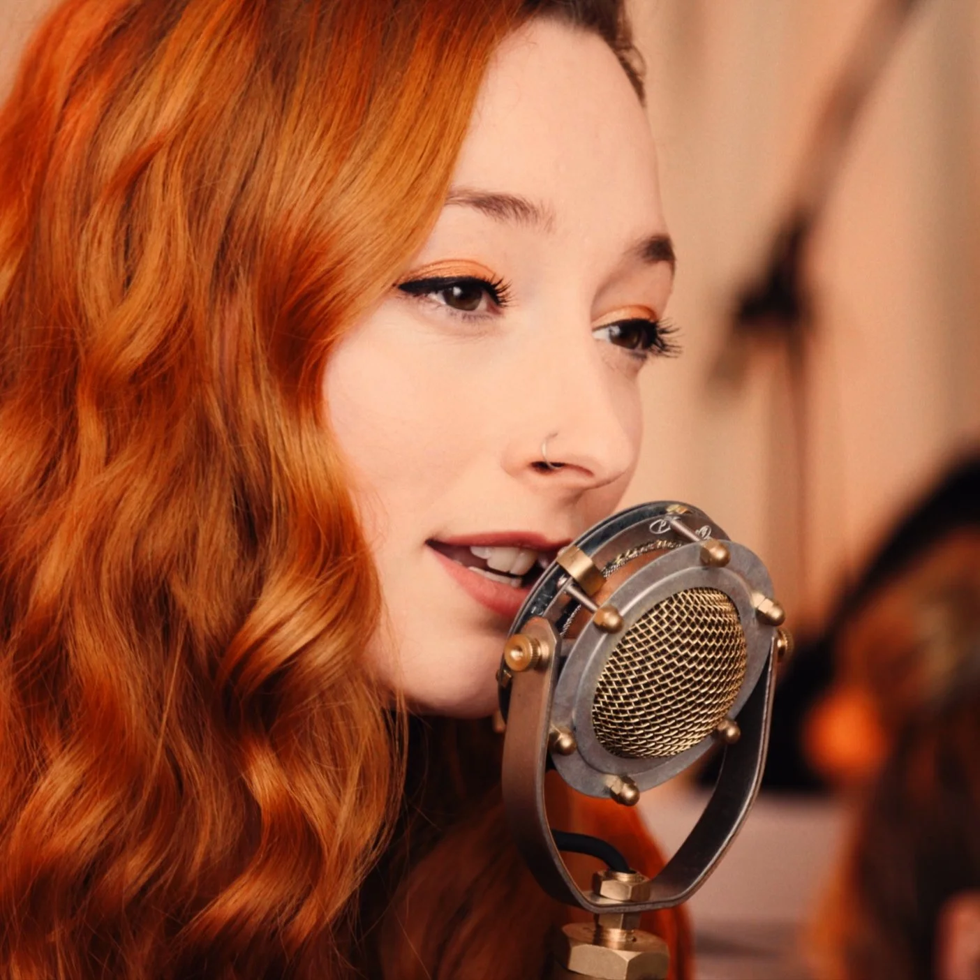 Julia Scheeser - Bookshelf Sessions