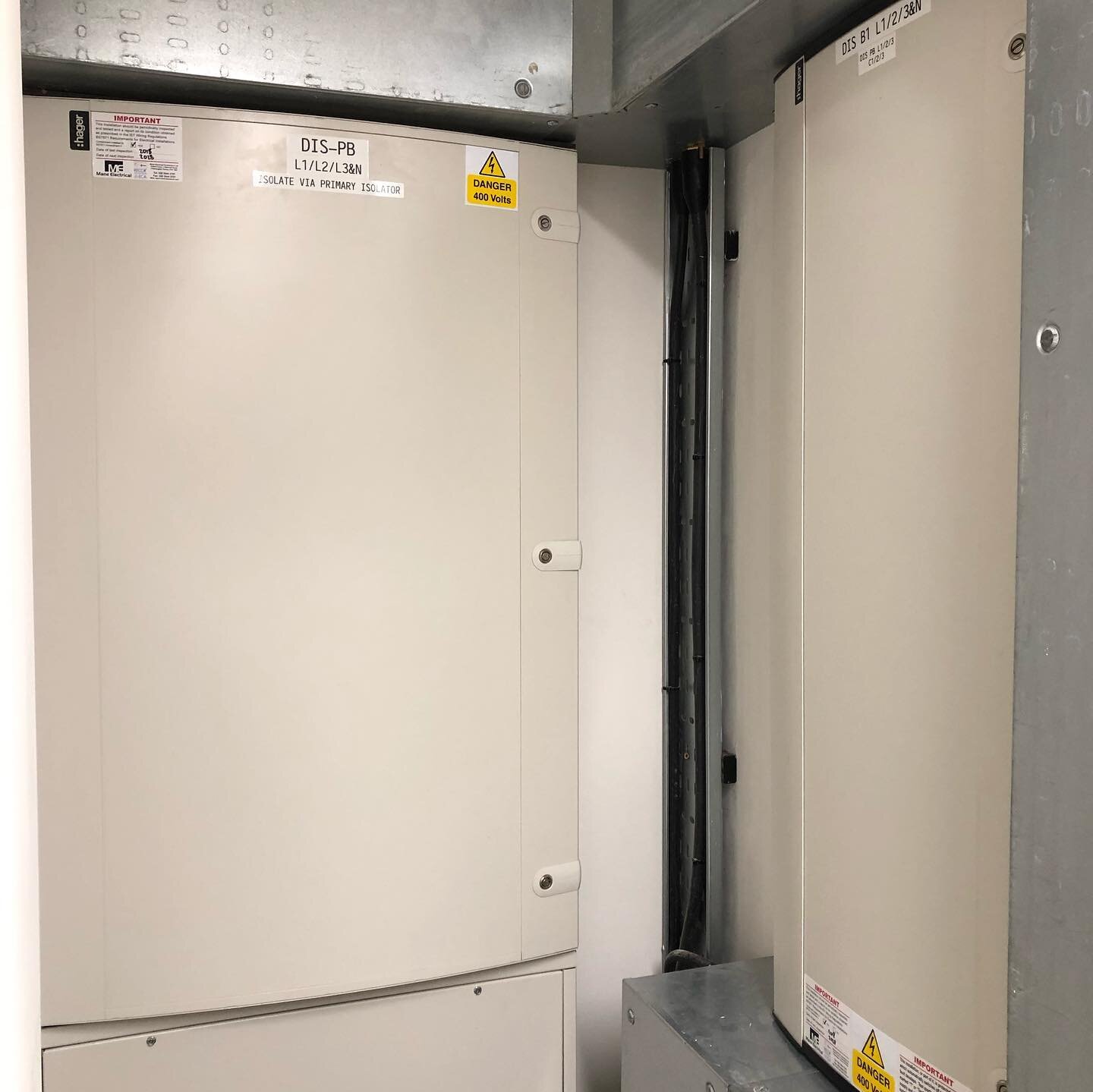 A look back at quite possibly the tightest space to negotiate a 250amp 3-phase panel-board and and 3-phase 125amp CCU. 
Can anyone trump this..?
#maneelectrical #mane #engineering #electricalengineering #electricianuk #sparkylife #hageruk #boldfort