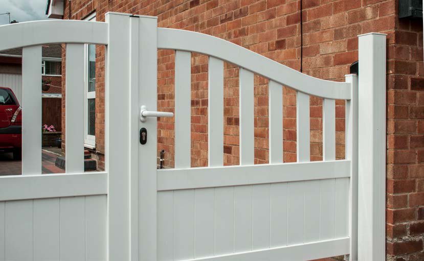white+electric+gates+supplied+to+home+in+the+midlands.jpg