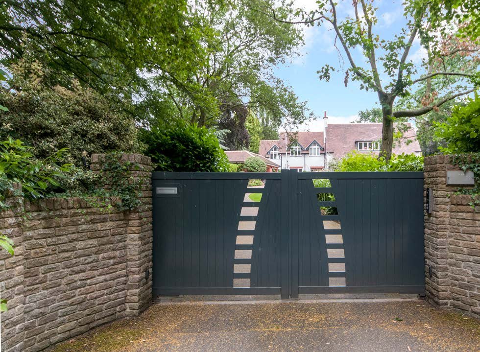 grey+pattern+electric+gate+fitted+to+house+in+the+west+midlands.jpg