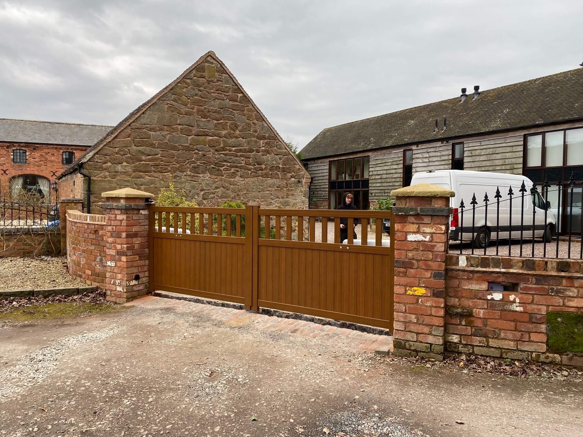 electric+timber+gate+installers+west+midlandselectric+aluminium+gate+installers+west+midlandsIMG_5188.jpg