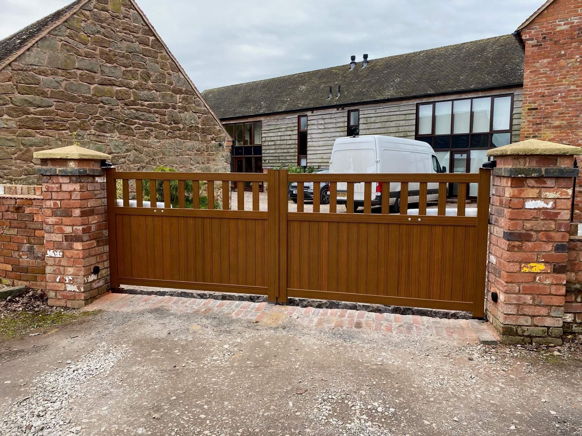 electric+timber+gate+installers+west+midlandselectric+aluminium+gate+installers+west+midlandsIMG_5189.jpg