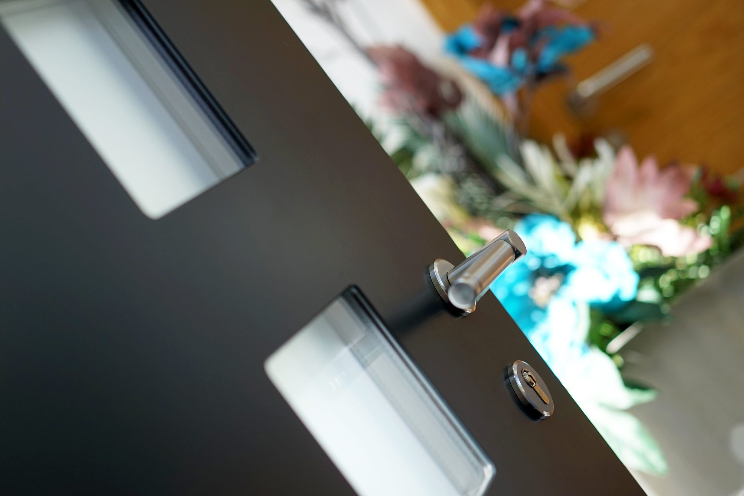 aluminium+suppliers+in+the+west+midlandsS-500-internal-shot-with-door-handle-on-side-scaled.jpeg