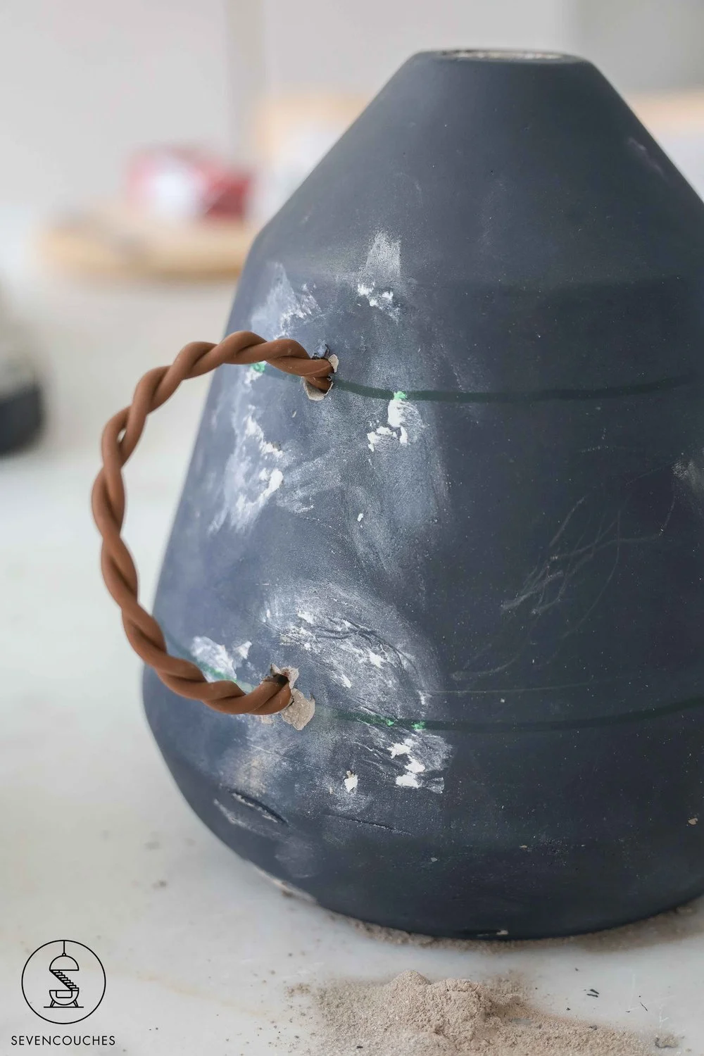 Elektra draad plaatsen in de DIY lamp