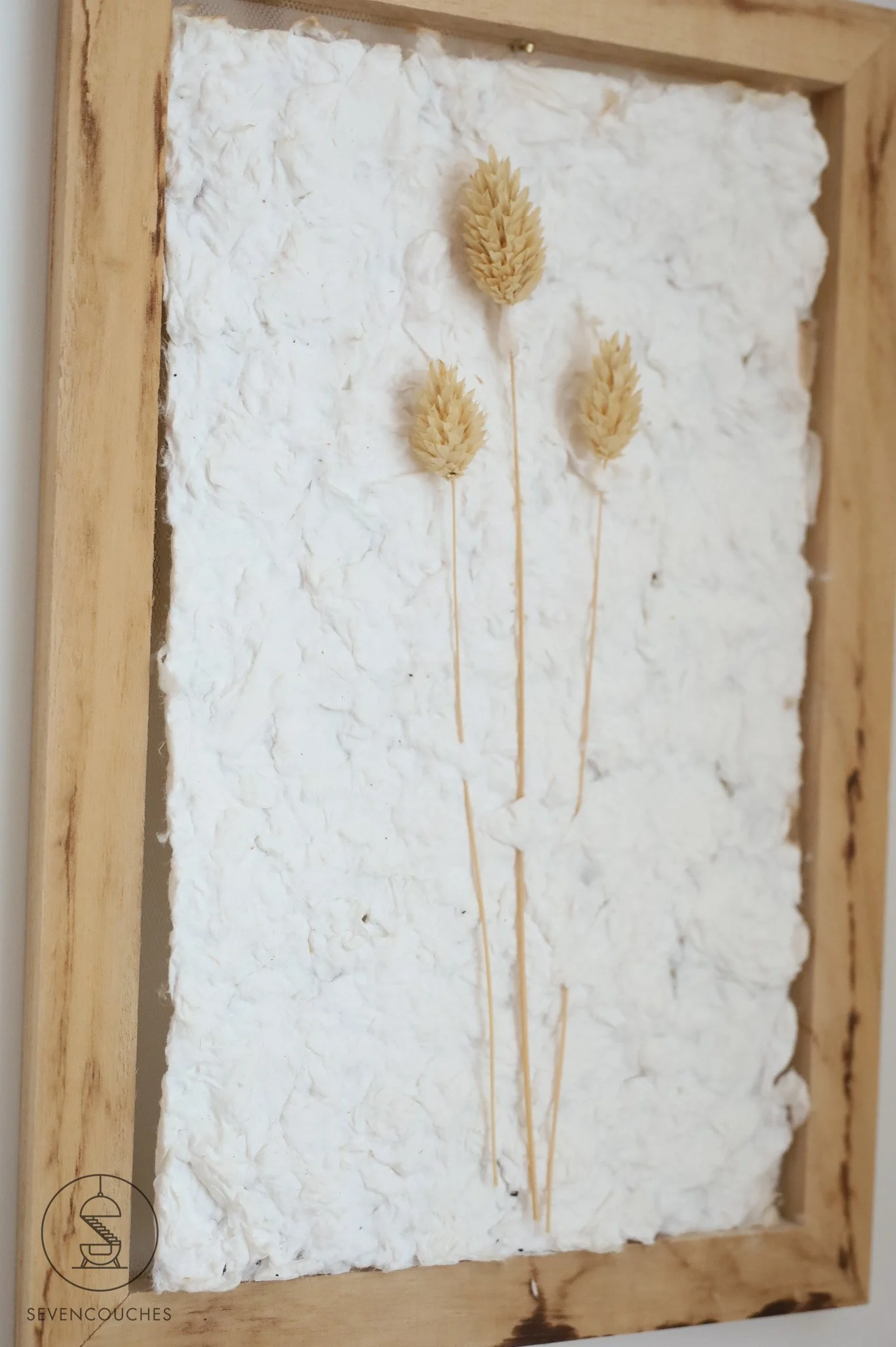 detail foto pampas diy wanddecoratie met droogbloemen en papier pulp
