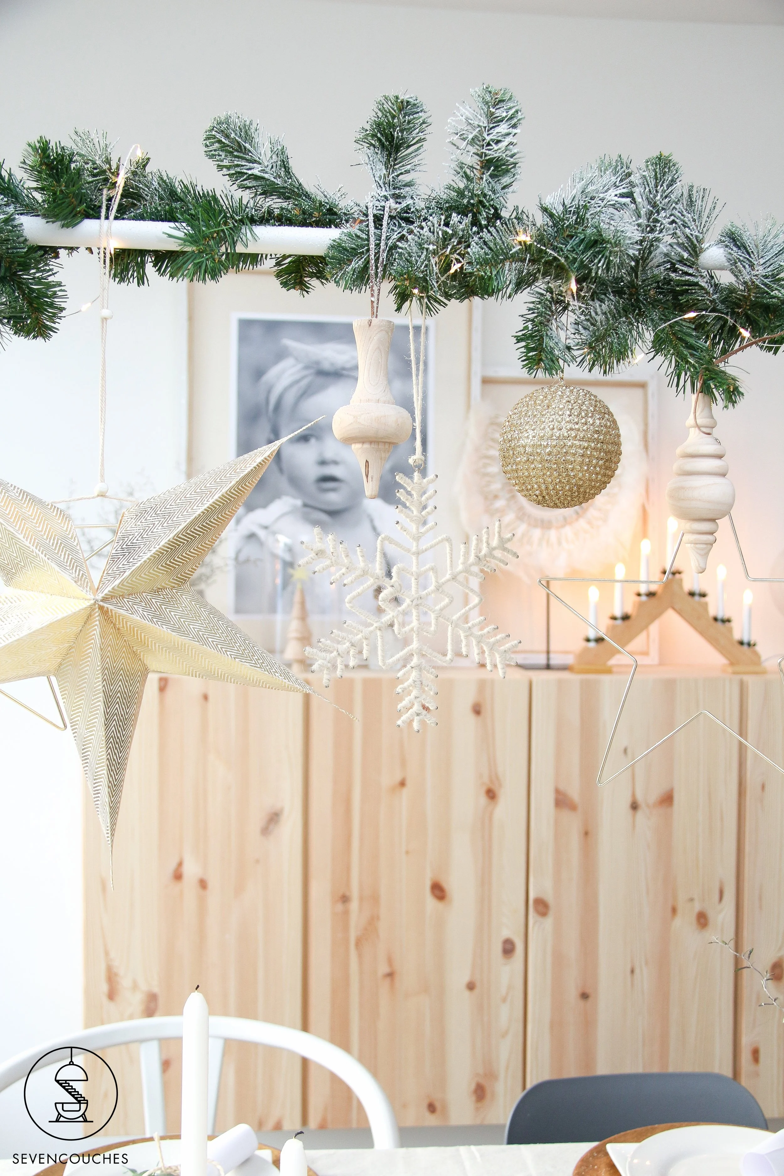 kerstballen aan tafelklem