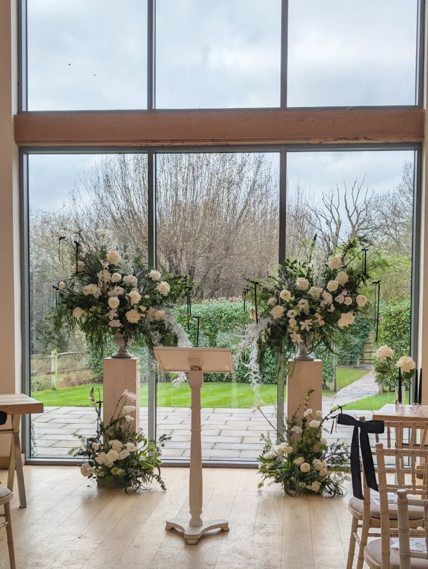Monochromatic Moments for a Winter Solstice Wedding 🖤🤍this was the ultimate contrast of colour - Black &amp; White. 

How to create something Wildly Elegant in style with a shit ton of drama.. 

🤍 Flowing Foliage to exaggerate the shape of the flo