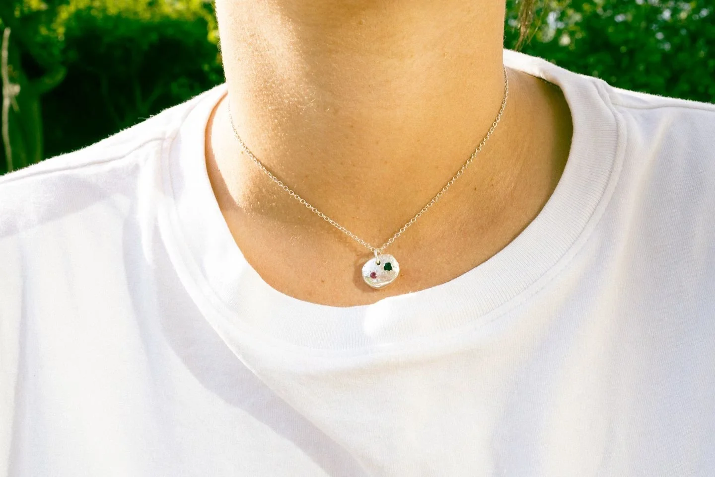 Organic shape pendant, with blue sapphire and ruby.
You can also choose the colour of the stone 🍏🍎🍊🍋🍓🍇🥝

#art #stones #jewellery #necklace #silver925 
#925 #silver #london