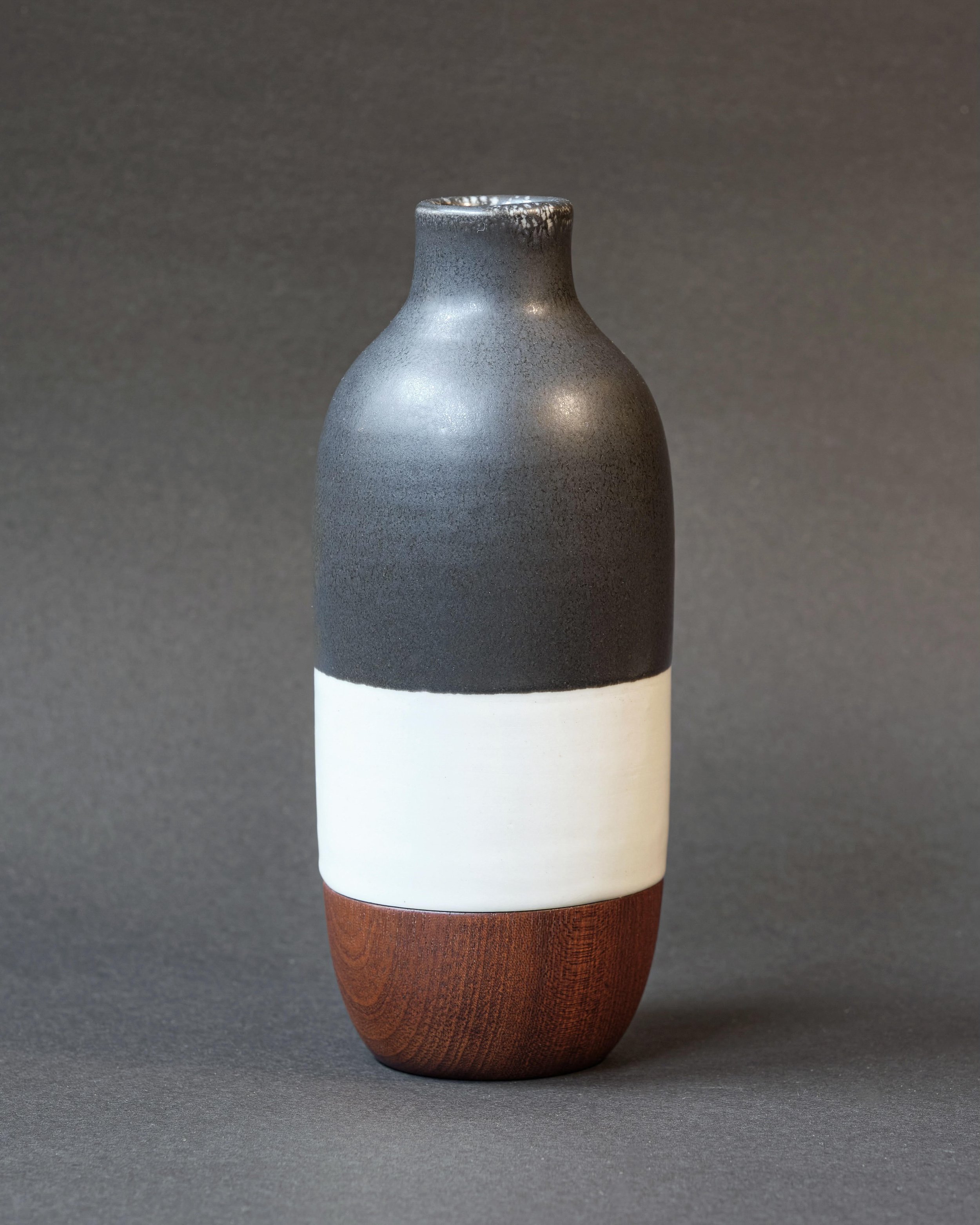 jarcollection.4.blackwhite.vase.jpeg