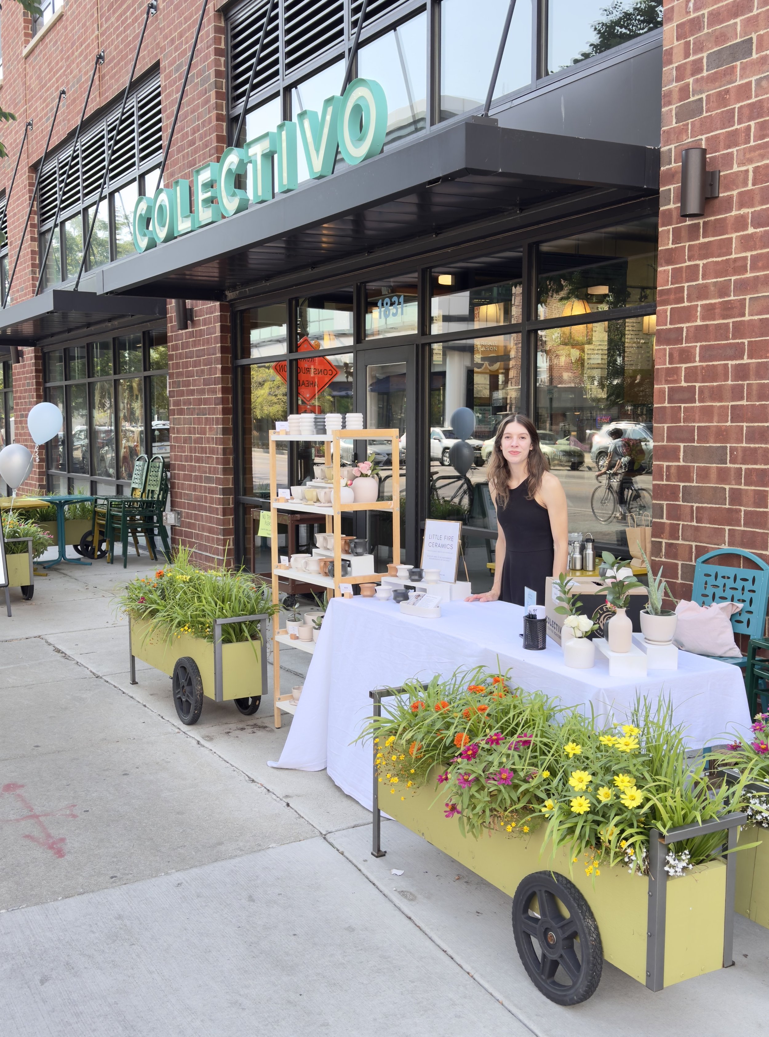 Little Fire Ceramics_booth dispalys_colectivo_2025.JPG