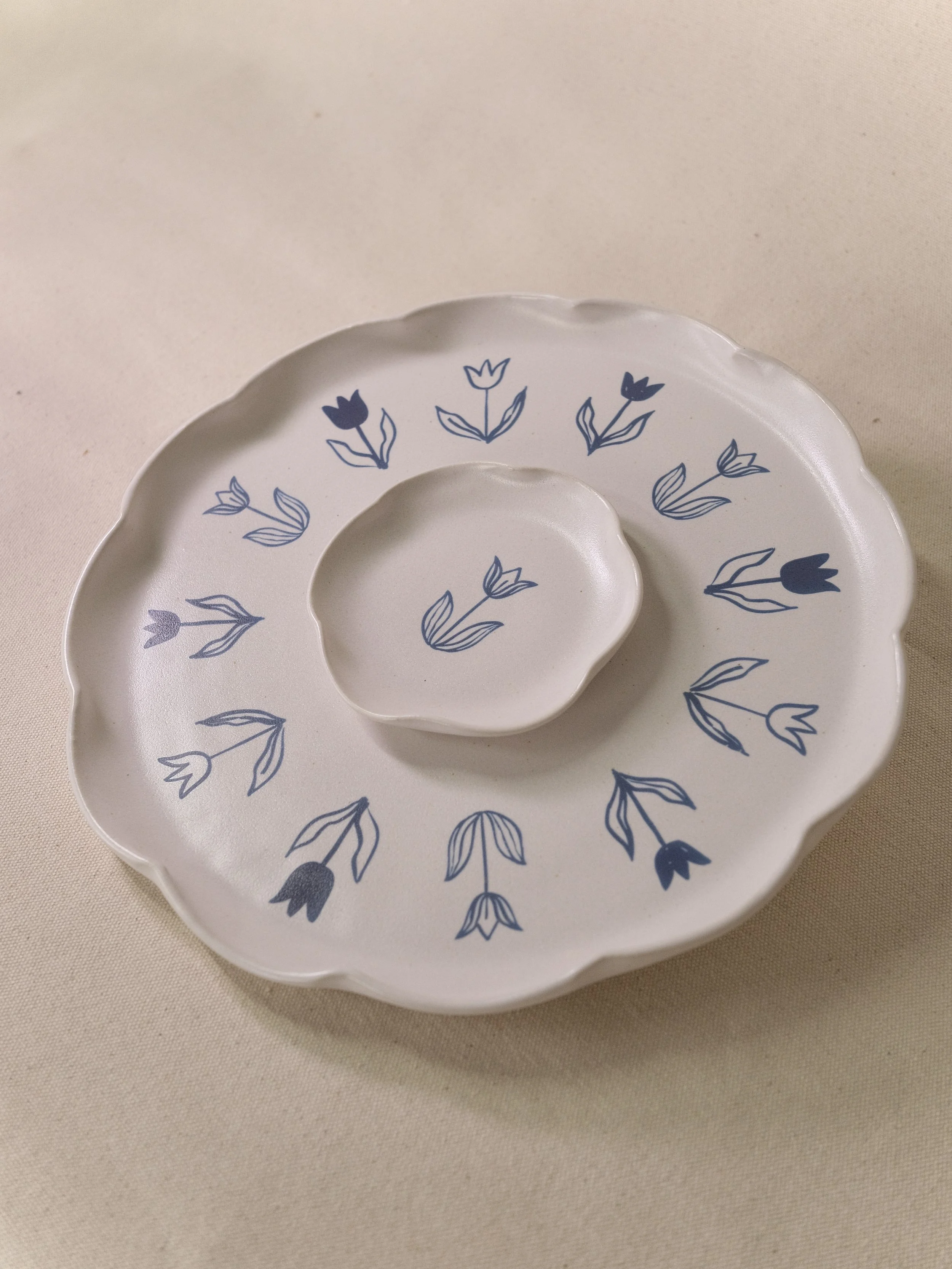 Little Fire Ceramics_Aly Miller_Illustrated Tulip Plate_with Mini.JPG