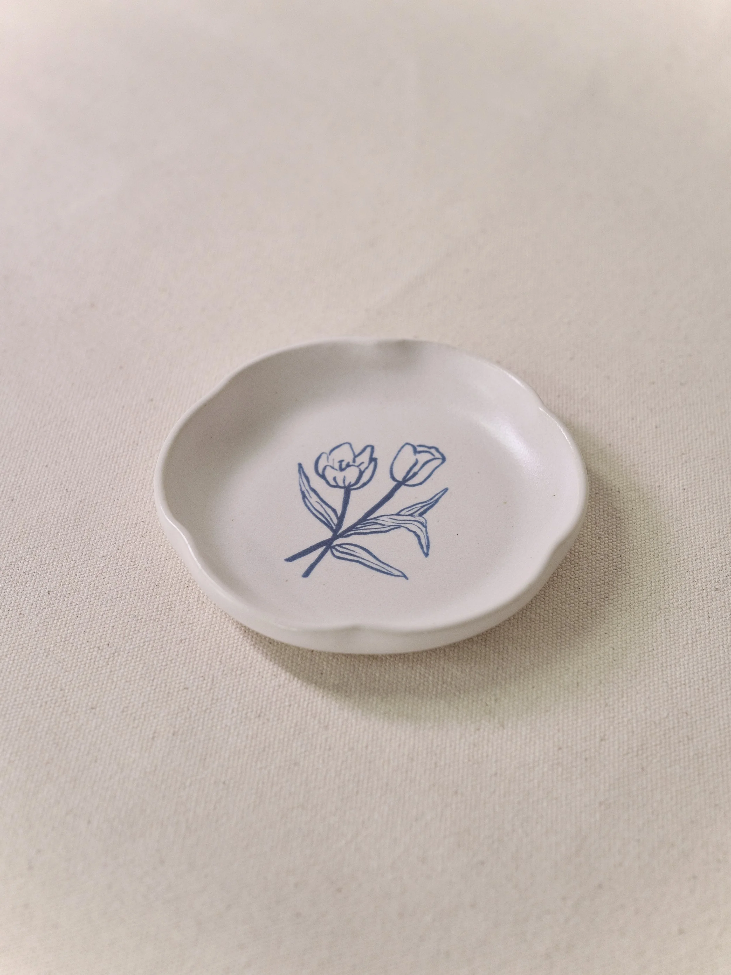 Little Fire Ceramics_Aly Miller_Illustrated Tulip Plate_Single.jpeg