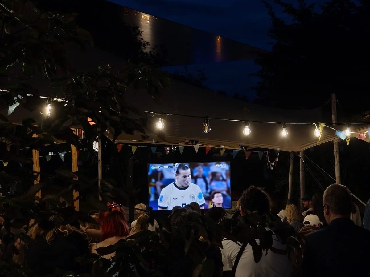 Danke Danke Danke!
Was f&uuml;r ein wunderbares Fussballfest durften wir an unserem Public Viewing der Frauen Fussball EM erleben. Es war uns eine Freude und wir bedanken uns bei all den friedlichen Besucher:innen, die mit voller Spannung mitgefieber