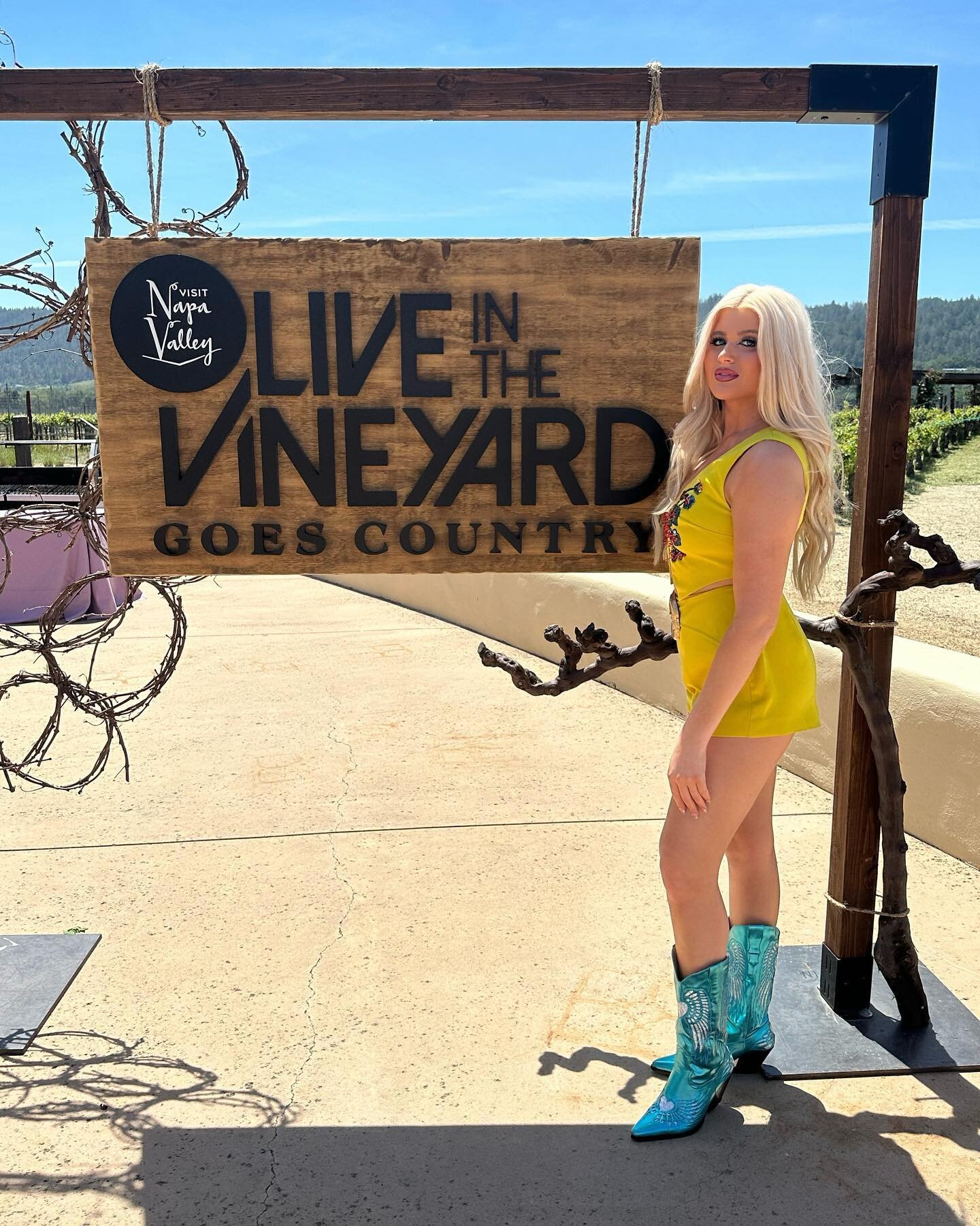 Hell of a week at @liveinthevineyard 🍷  When people would ask me if I&rsquo;m having a good time, I&rsquo;d say music &amp; wine in Napa what&rsquo;s better?! Thankful for my people, the new friends I met &amp; a special thank you to @bobbiijacobsli