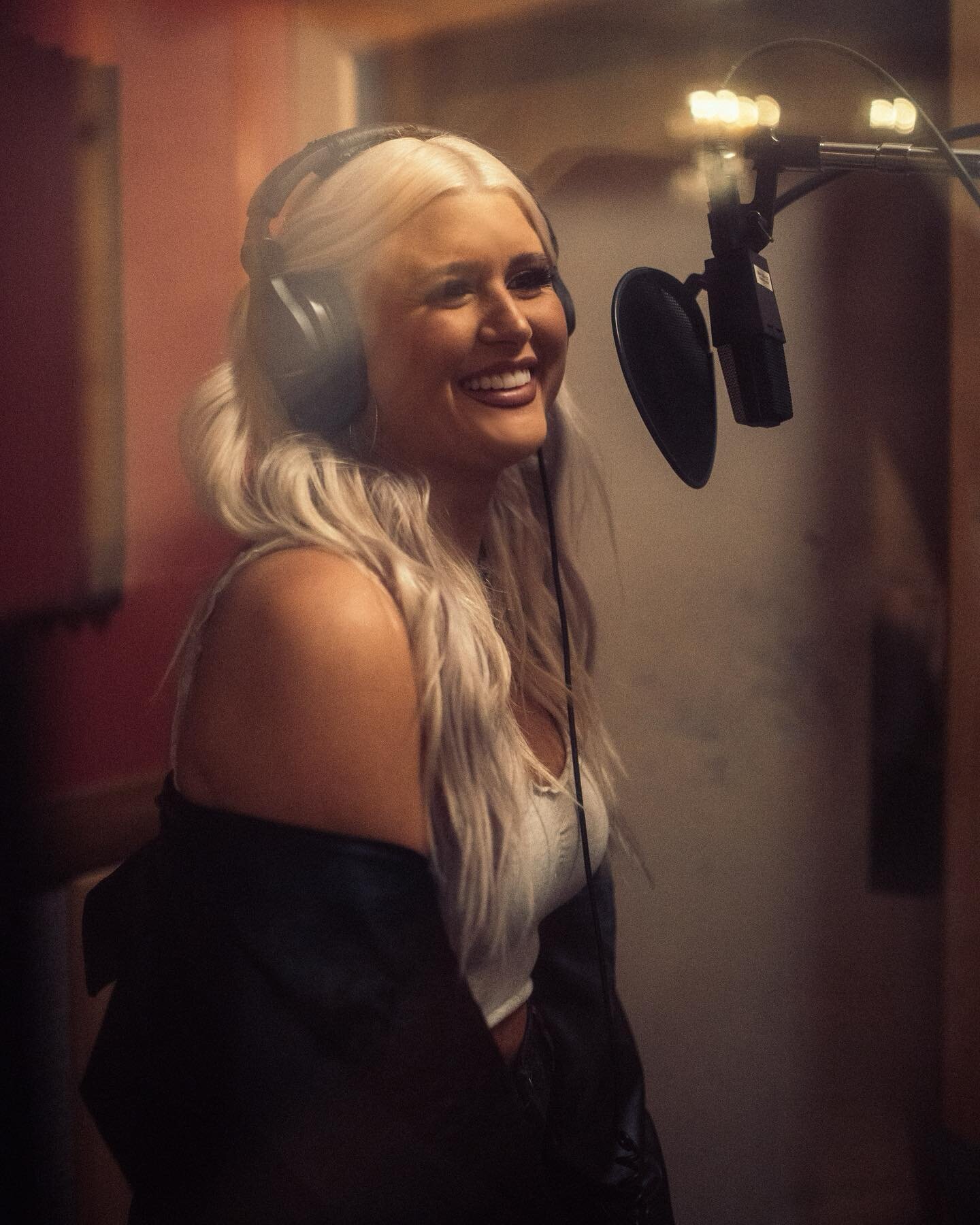 Happy place 🤍
The day we recorded PTF. I was in awe with getting to be in the same room with such unreal talent and some of the greatest in town. So pumped to share it with y&rsquo;all 🚨