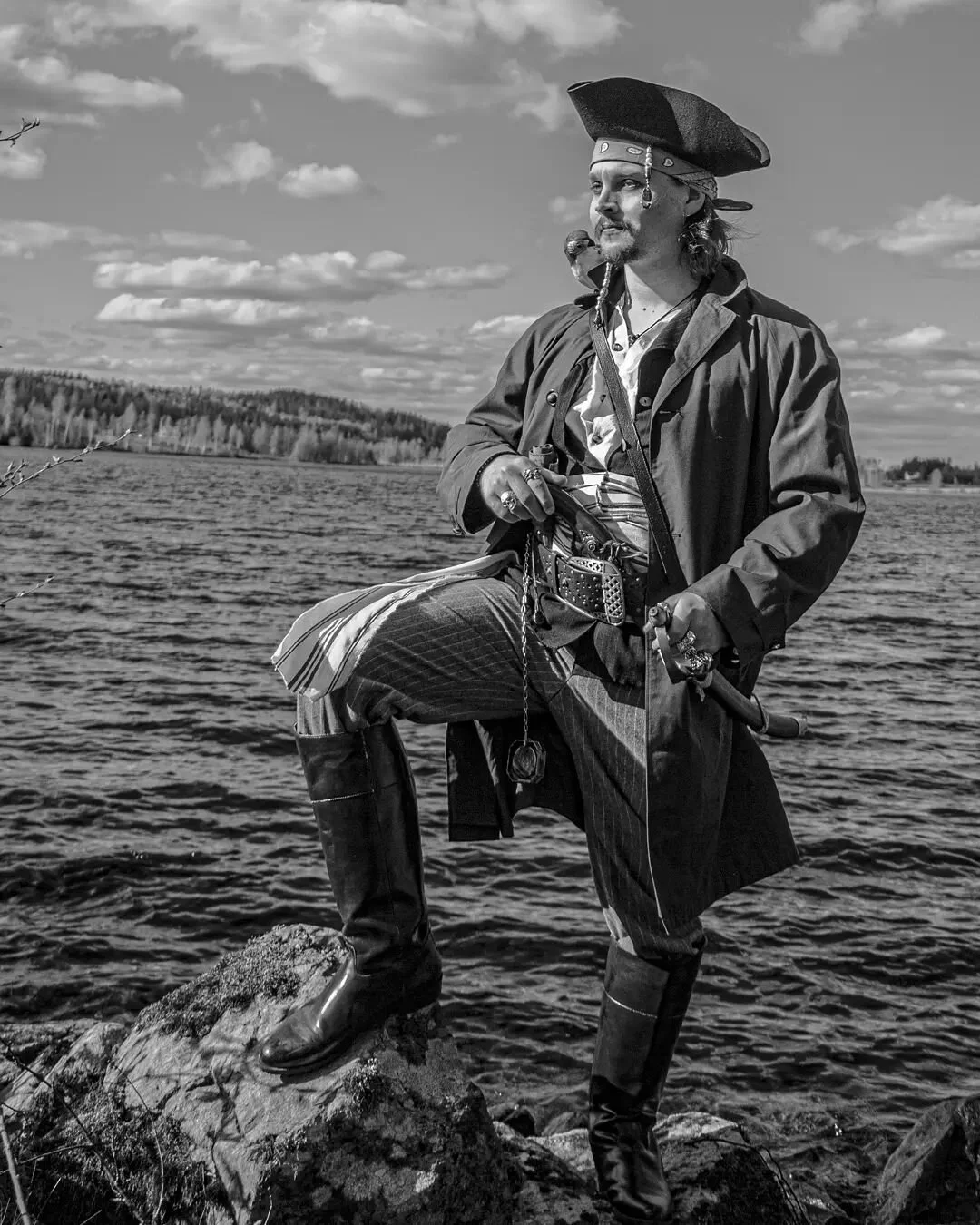 Endelig er Norge gjen&aring;pnet! Det betyr ubegrensede skattejakter og at romen kan flyte! ☠☠☠ N&aring; blir det sj&oslash;r&oslash;verfest! Hiv og hoi! 
.
.
.
.
.
.
#kapteinpiraja #kongsvinger #gjenn&aring;pning #sj&oslash;r&oslash;verhatt #sj&osla