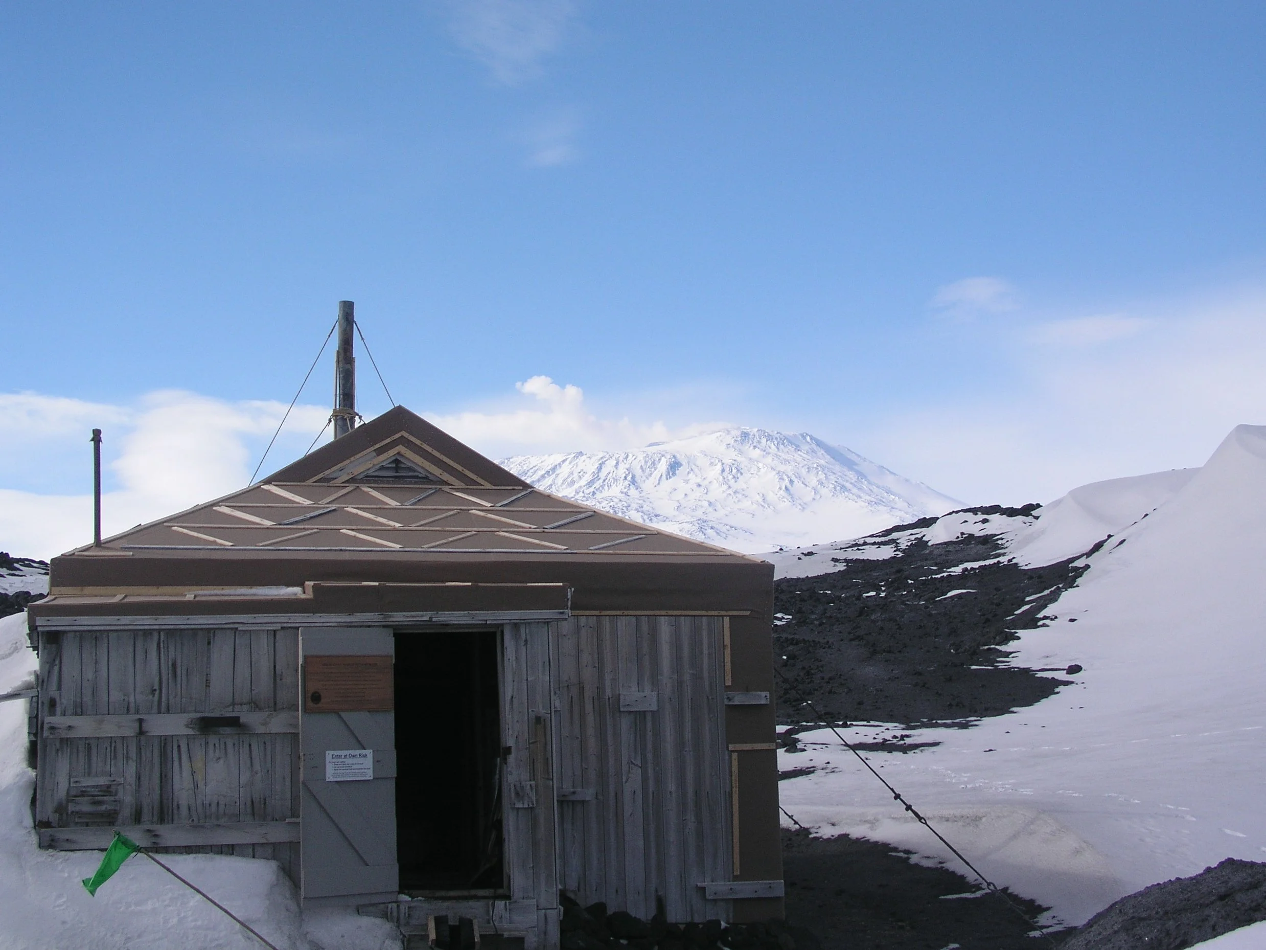 HSM-15_Shackleton's_Hut.jpg
