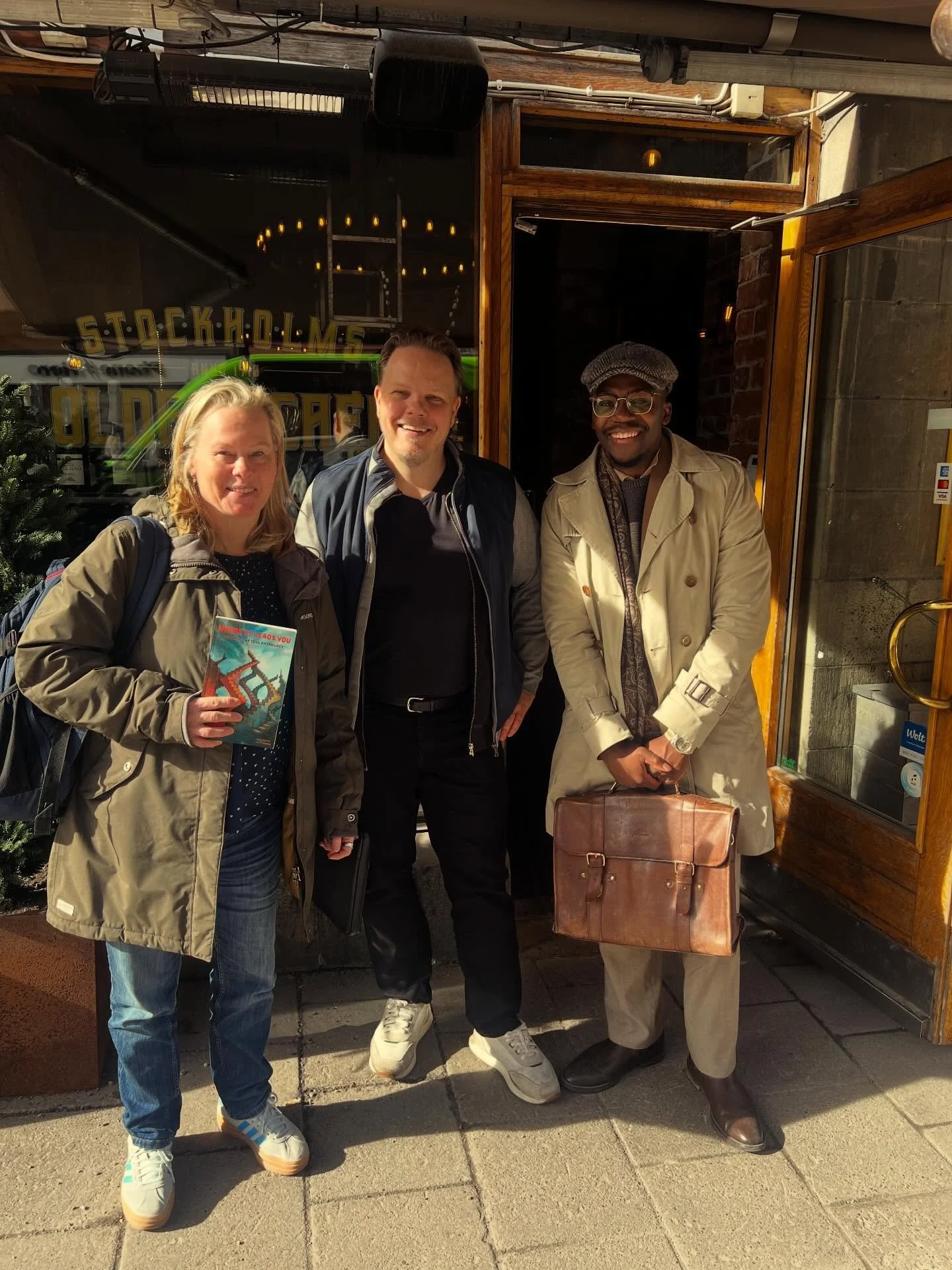 🇸🇪 Jag &auml;r hedrad &ouml;ver att f&aring; sitta i juryn f&ouml;r &aring;rets upplaga av poesit&auml;vlingen @dikttradet . 

Stort tack till @dexter_olsson_adventures f&ouml;rfattaren @michaelwiander och prisbel&ouml;nta svenskl&auml;rarinnan @ja