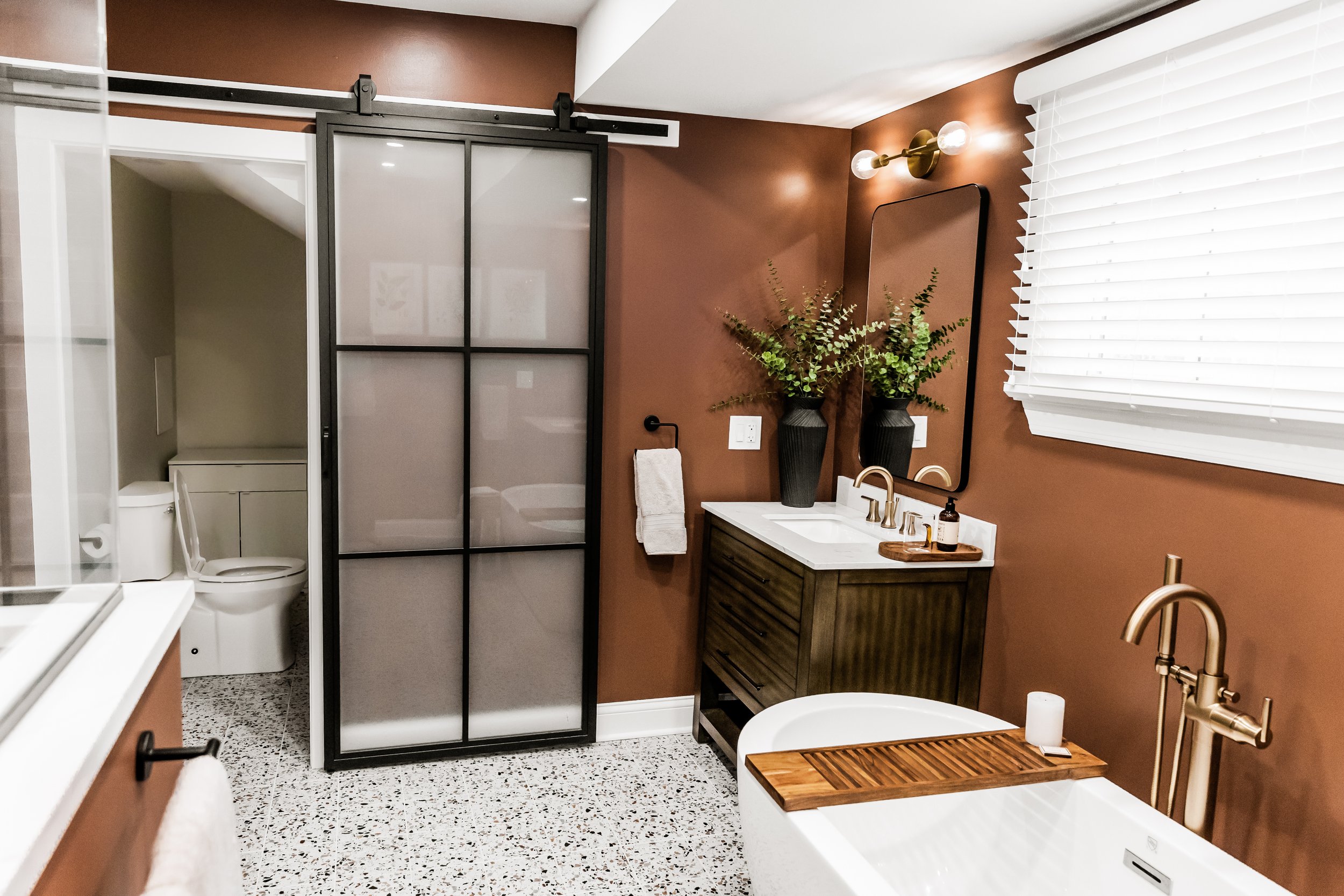 418SHill-BATHROOM FULL.jpg