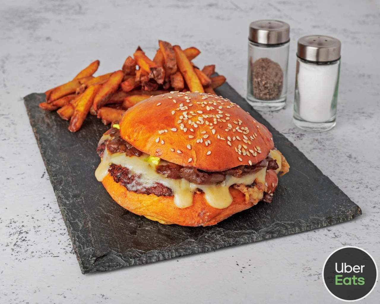 1-photoshoot_for_mate_cheesy_burger_550x440.jpg