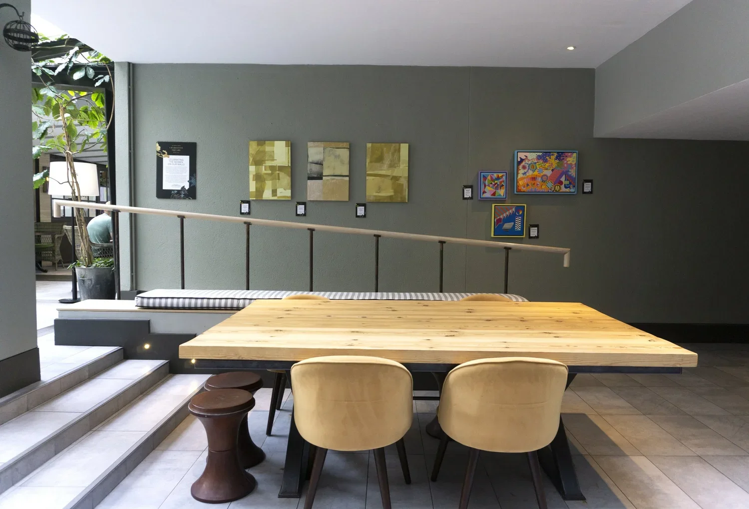 Kimpton - Hotel - Art - Show.webp